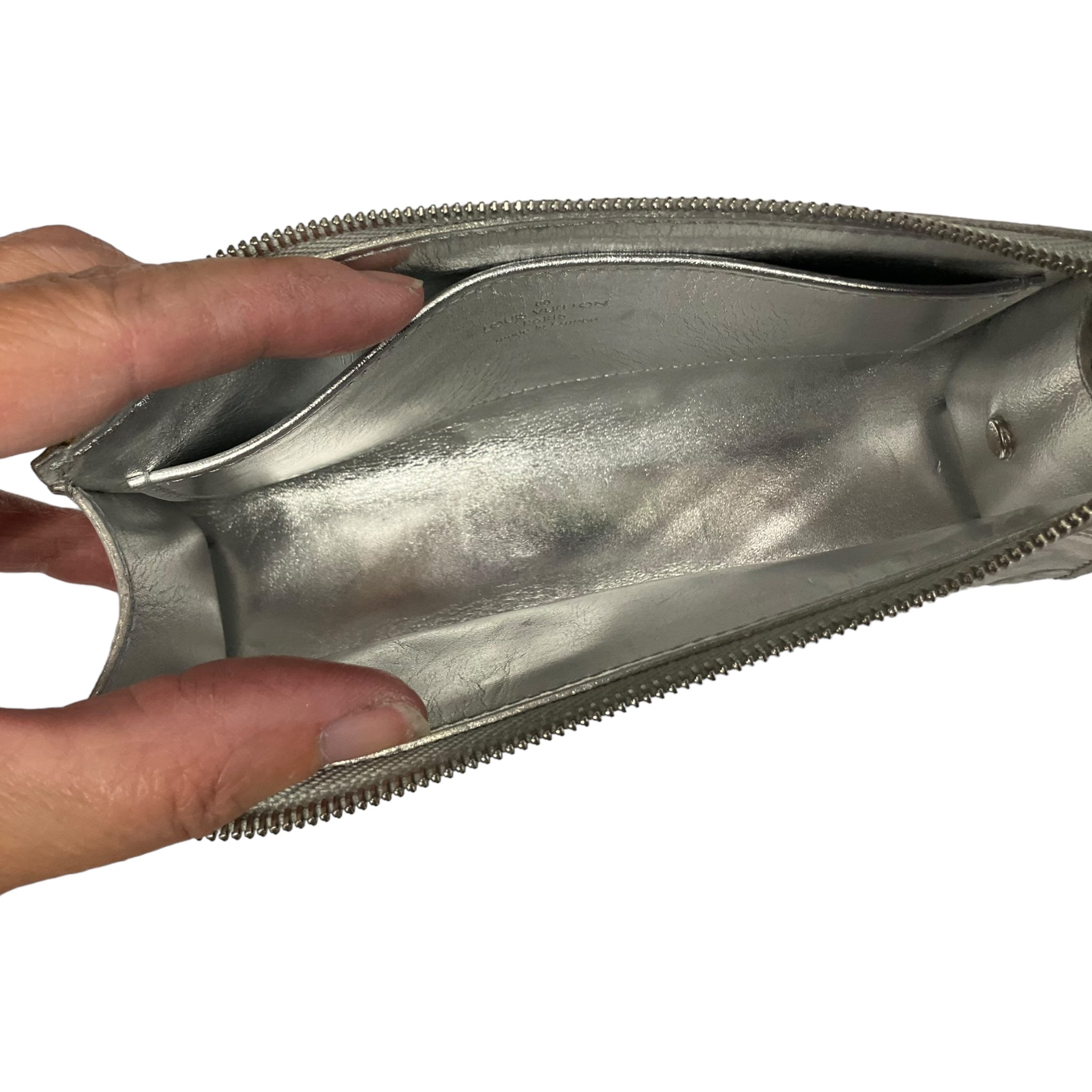 Makeup Bag Luxury Designer By Louis Vuitton. Size: Small