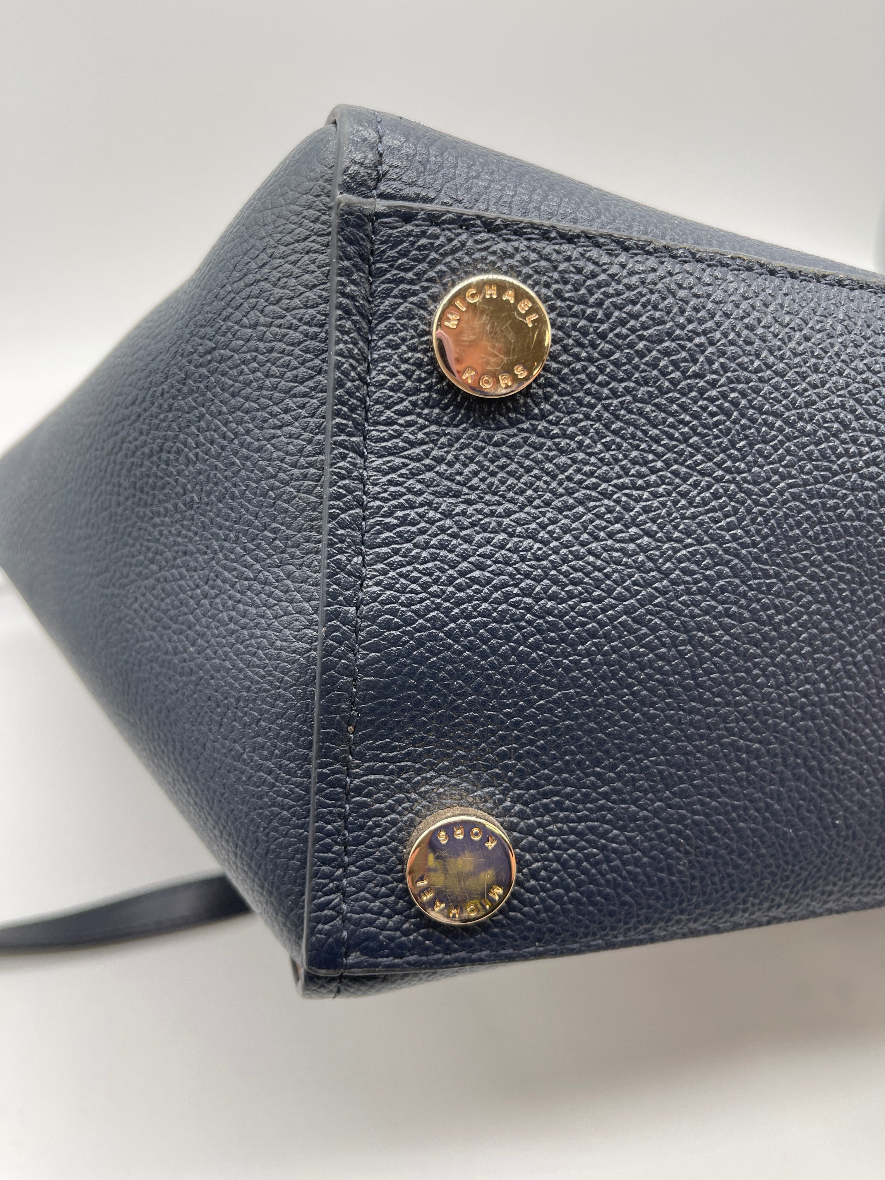 Crossbody Designer Michael Kors. Size Large