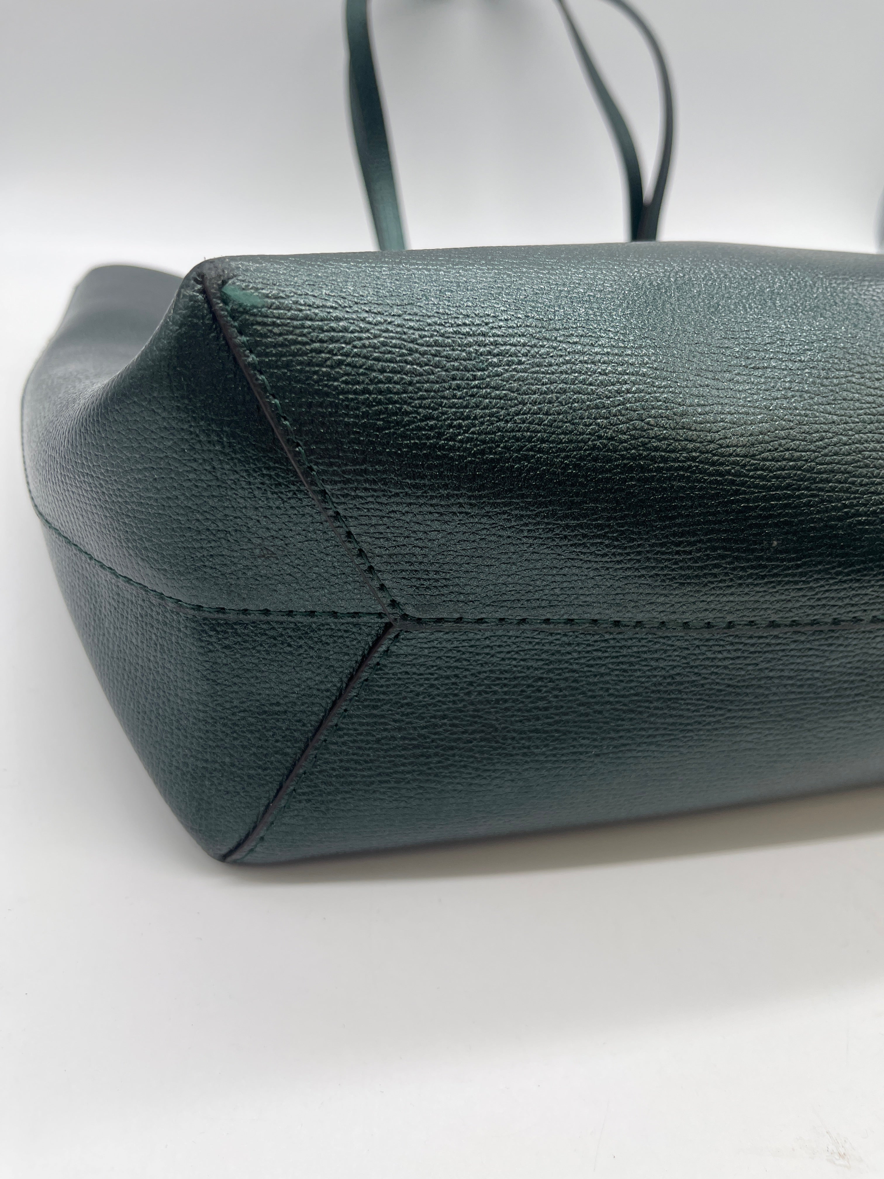 Handbag Designer By Kate Spade. Size: Large