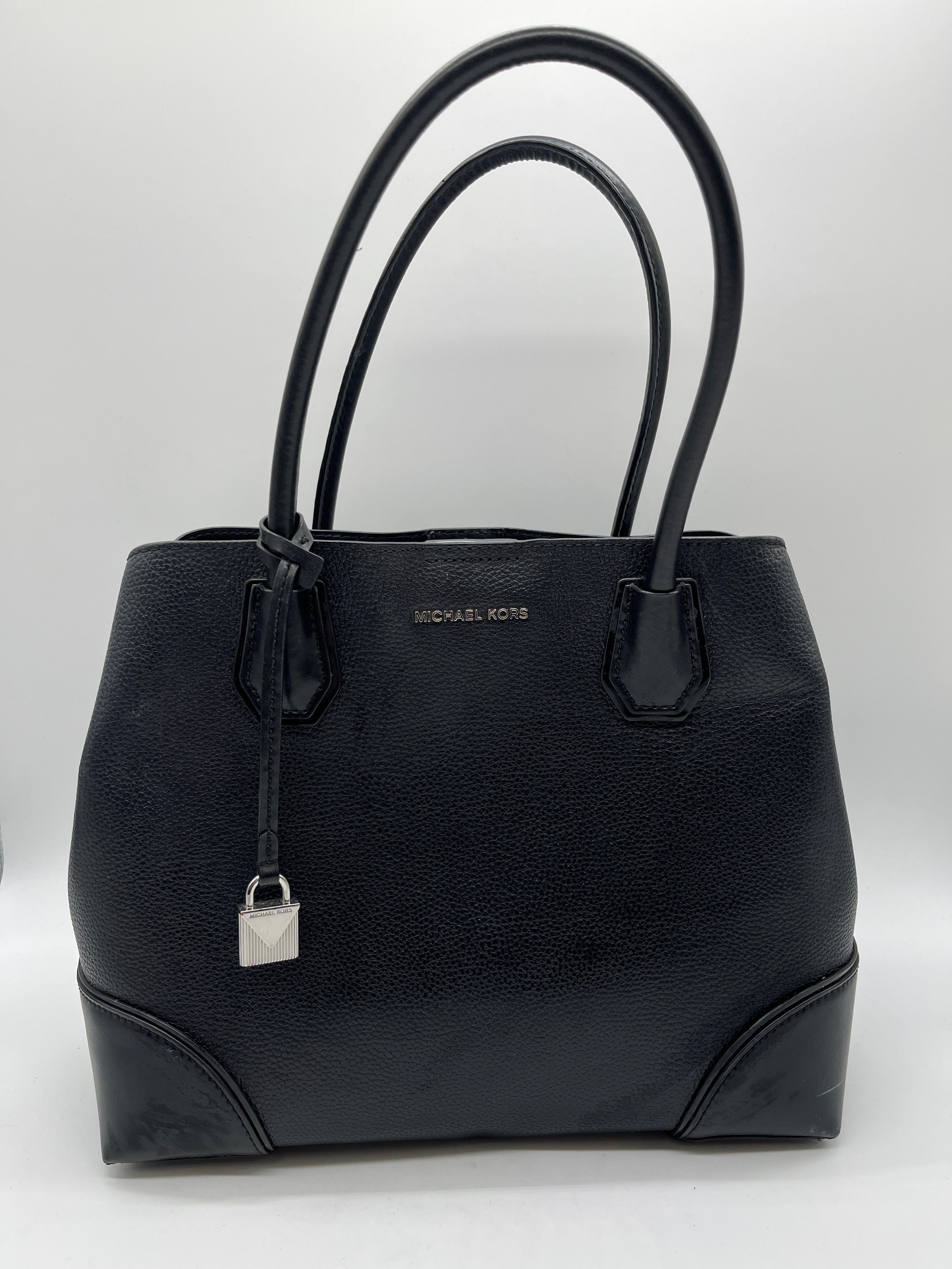 Handbag Designer By Michael Kors. Size: Medium