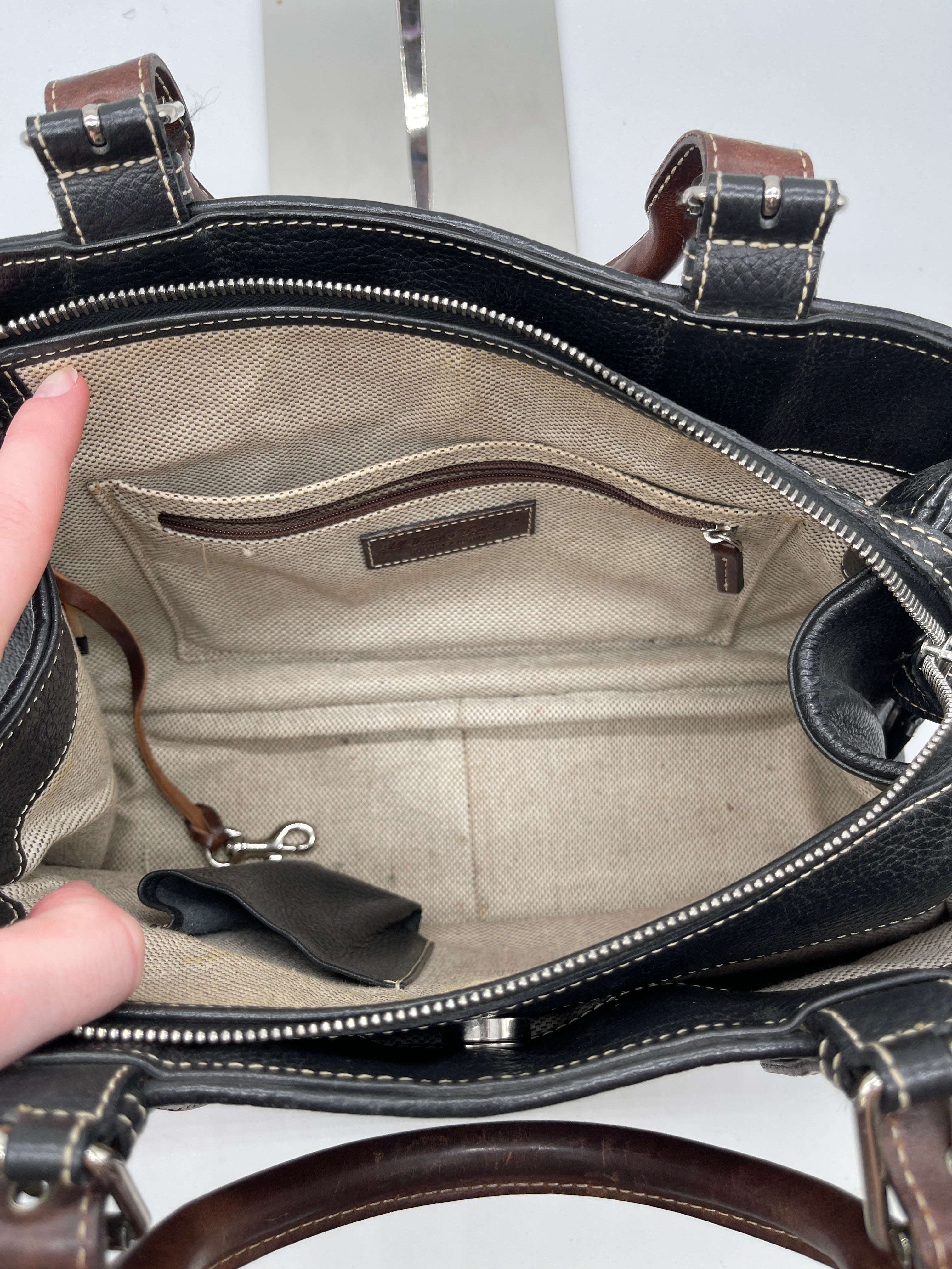 Handbag Designer Dooney And Bourke. Size Medium