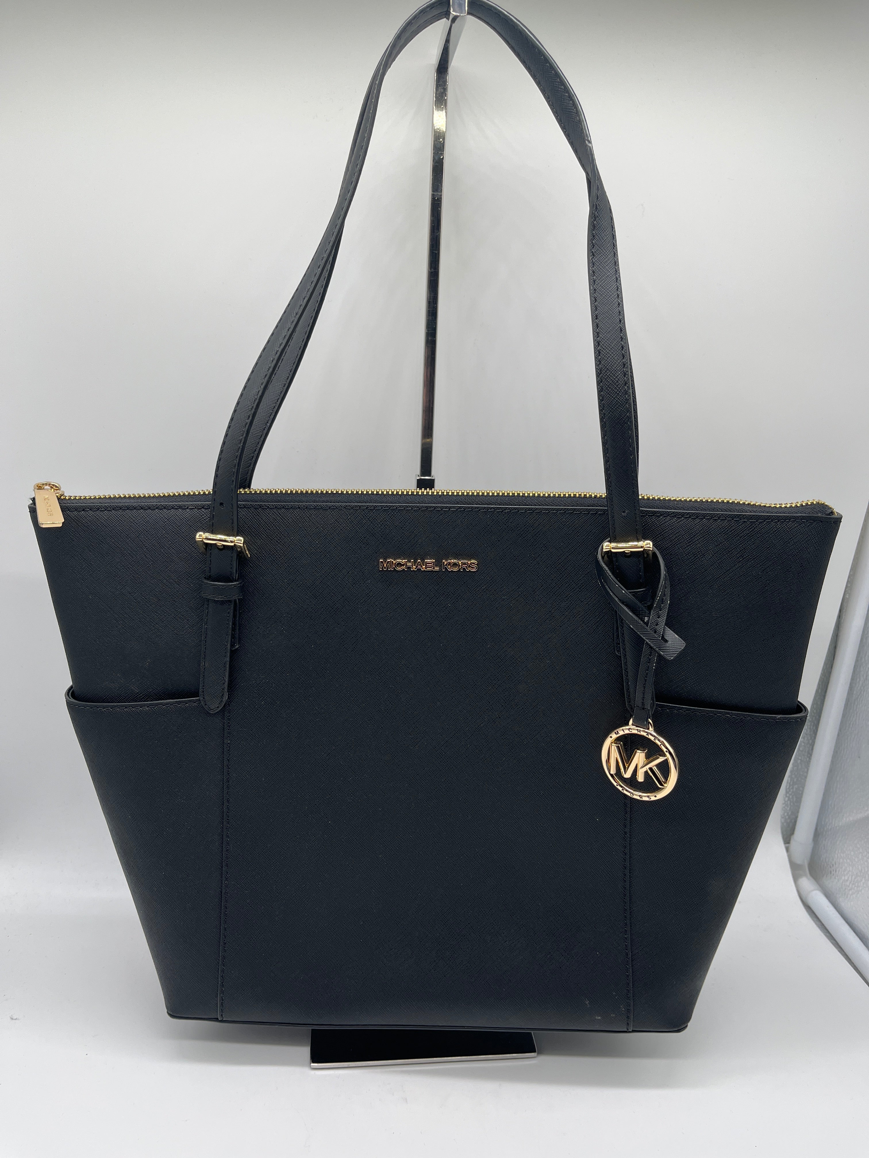 Handbag Designer By Michael Kors. Size: Medium