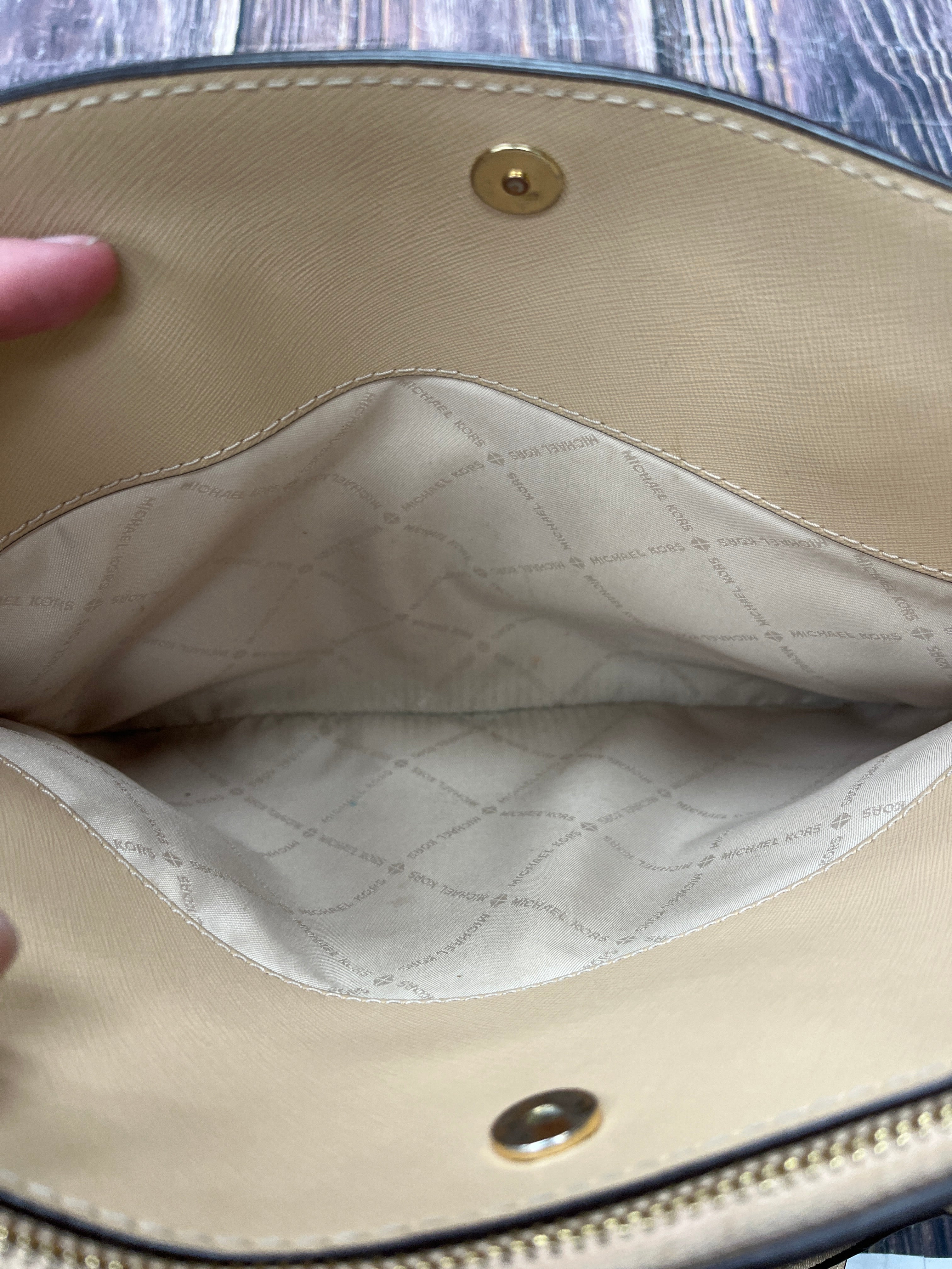 Handbag Designer By Michael Kors. Size: Medium