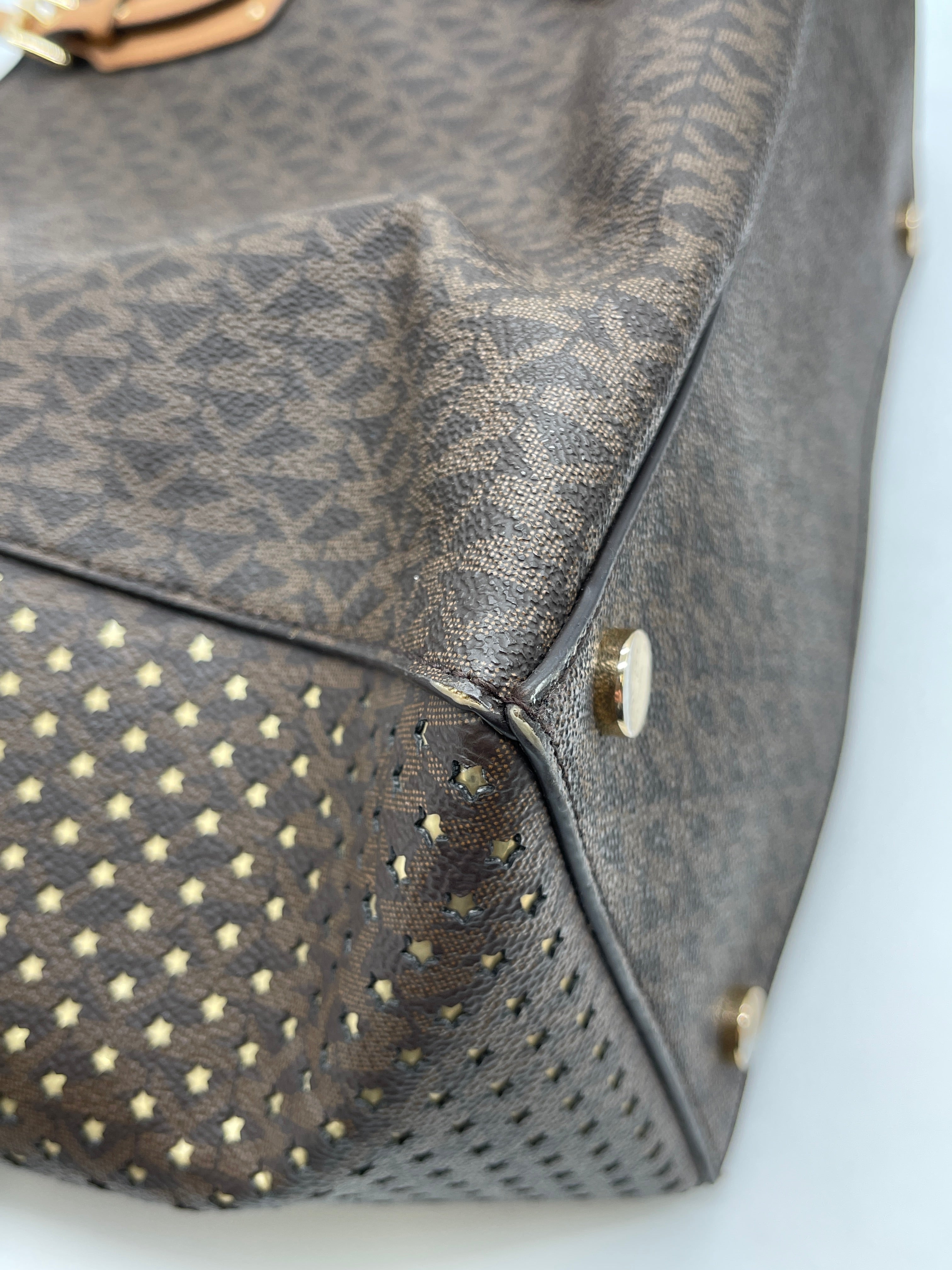 Handbag Designer By Michael Kors. Size: Large