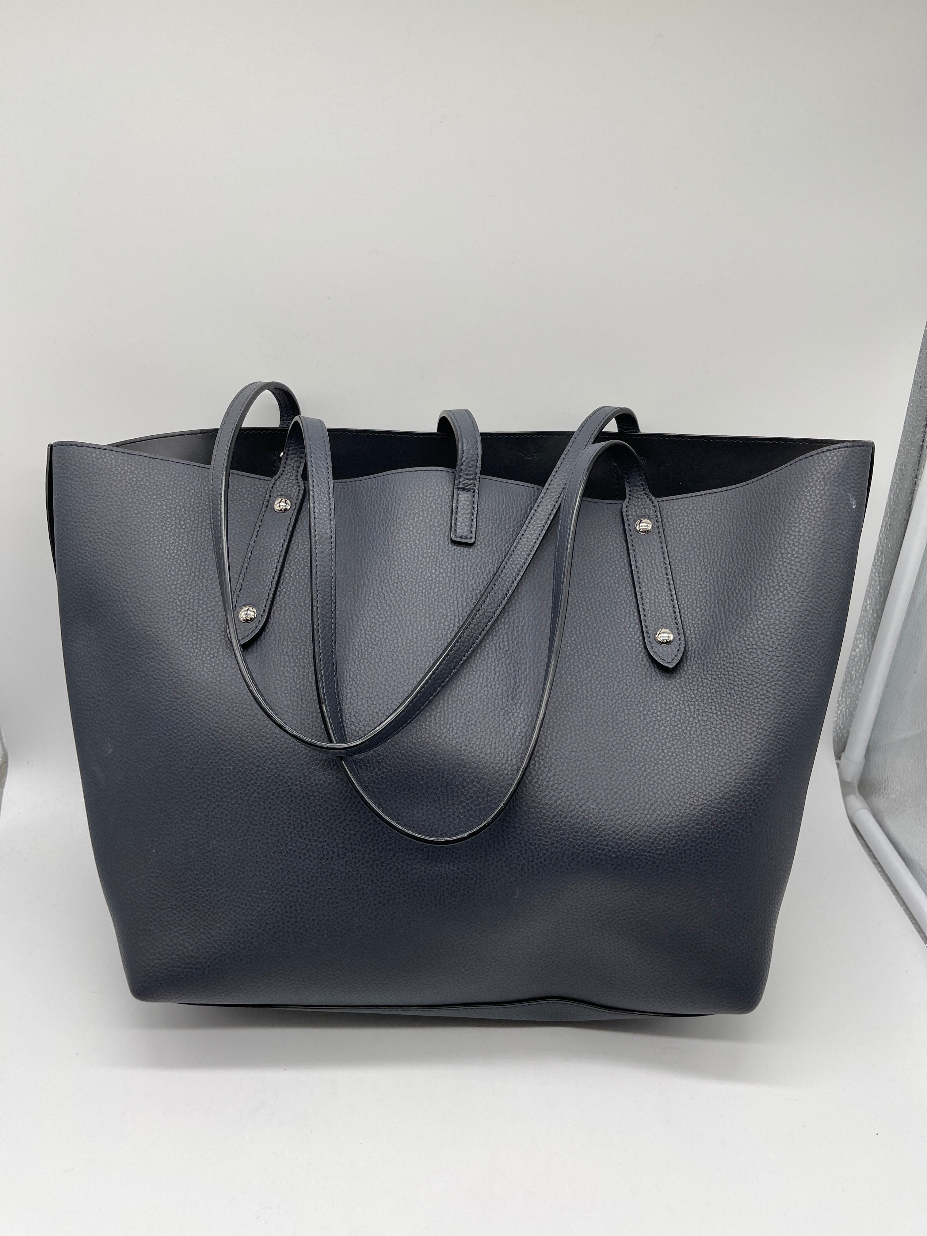 Handbag Designer By Coach. Size: Large