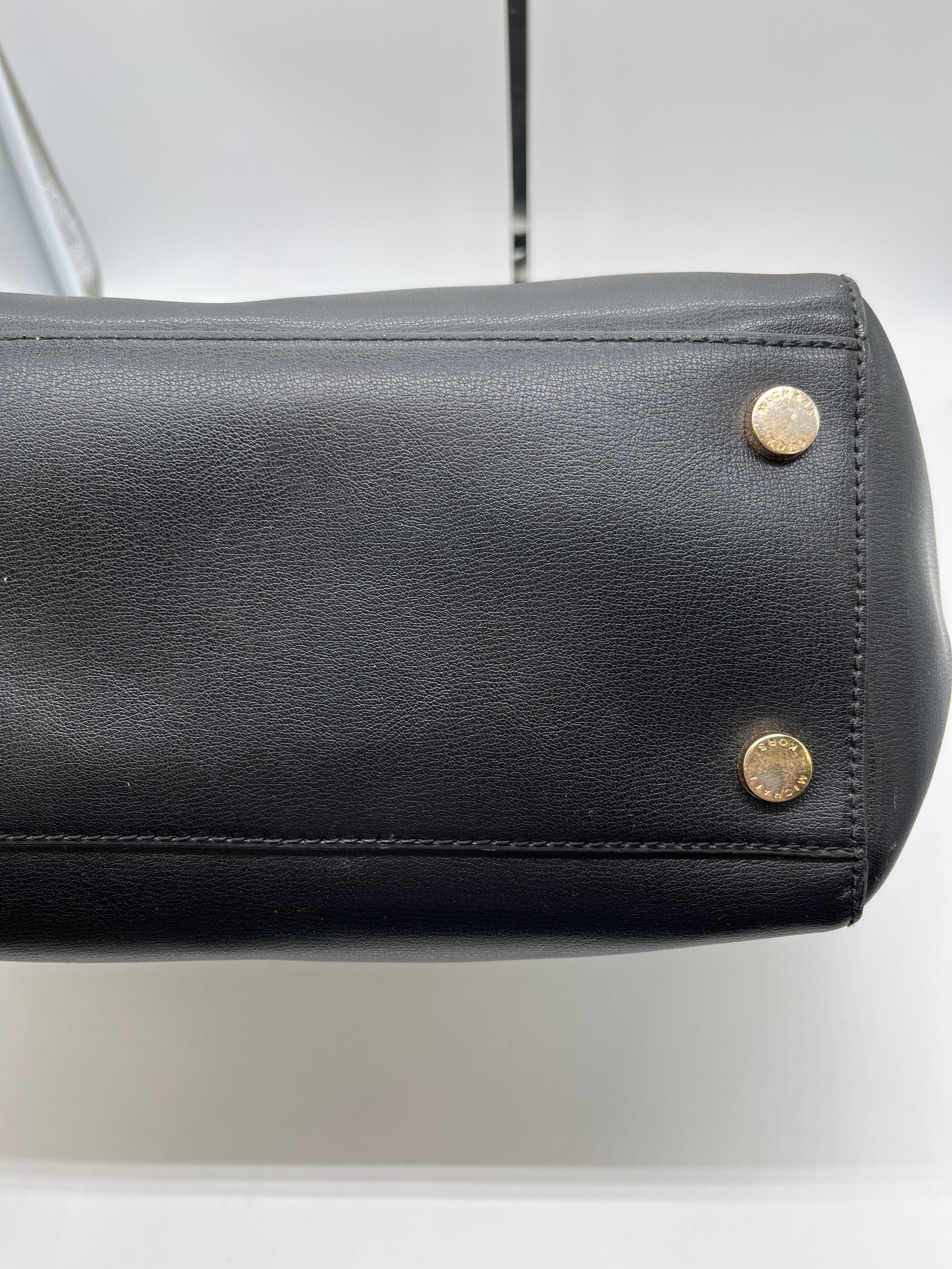 Handbag Designer By Michael Kors. Size: Large