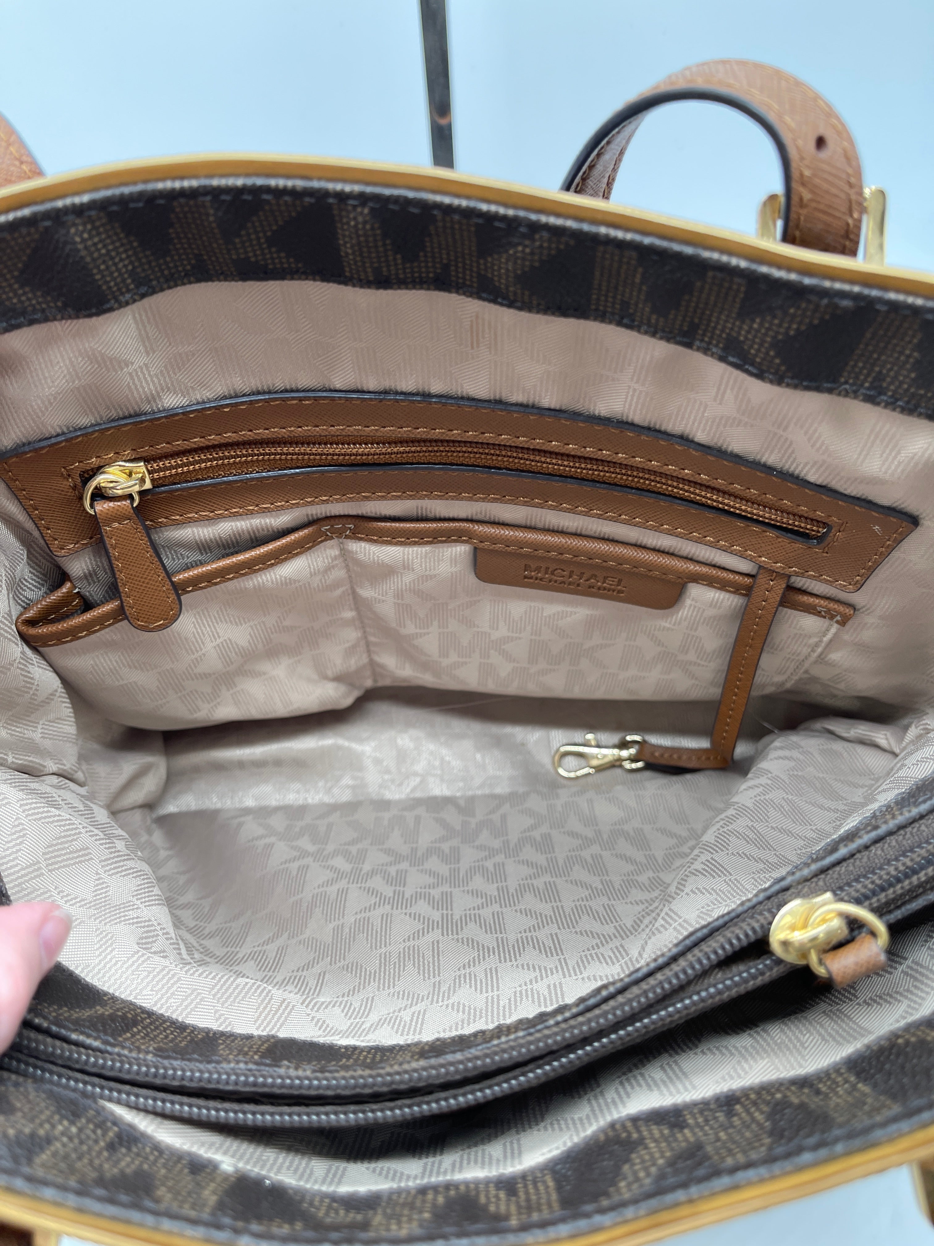 Handbag Designer Michael Kors. Size Medium