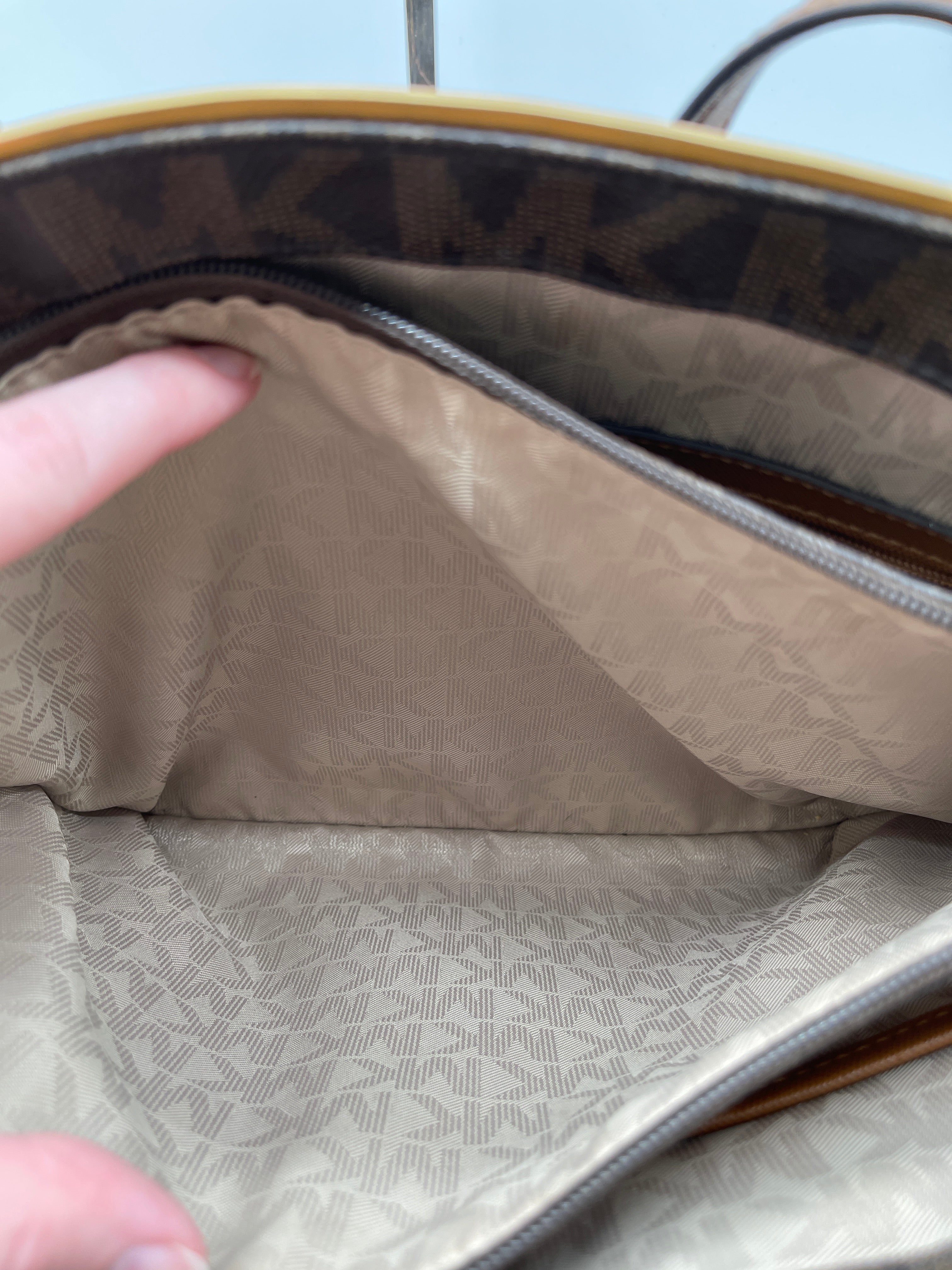 Handbag Designer Michael Kors. Size Medium