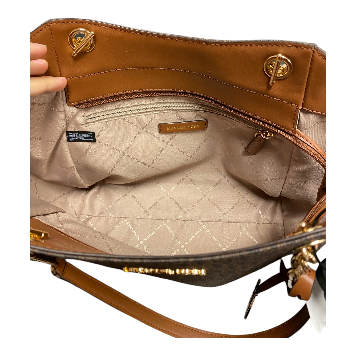 Handbag Designer By Michael Kors. Size: Medium