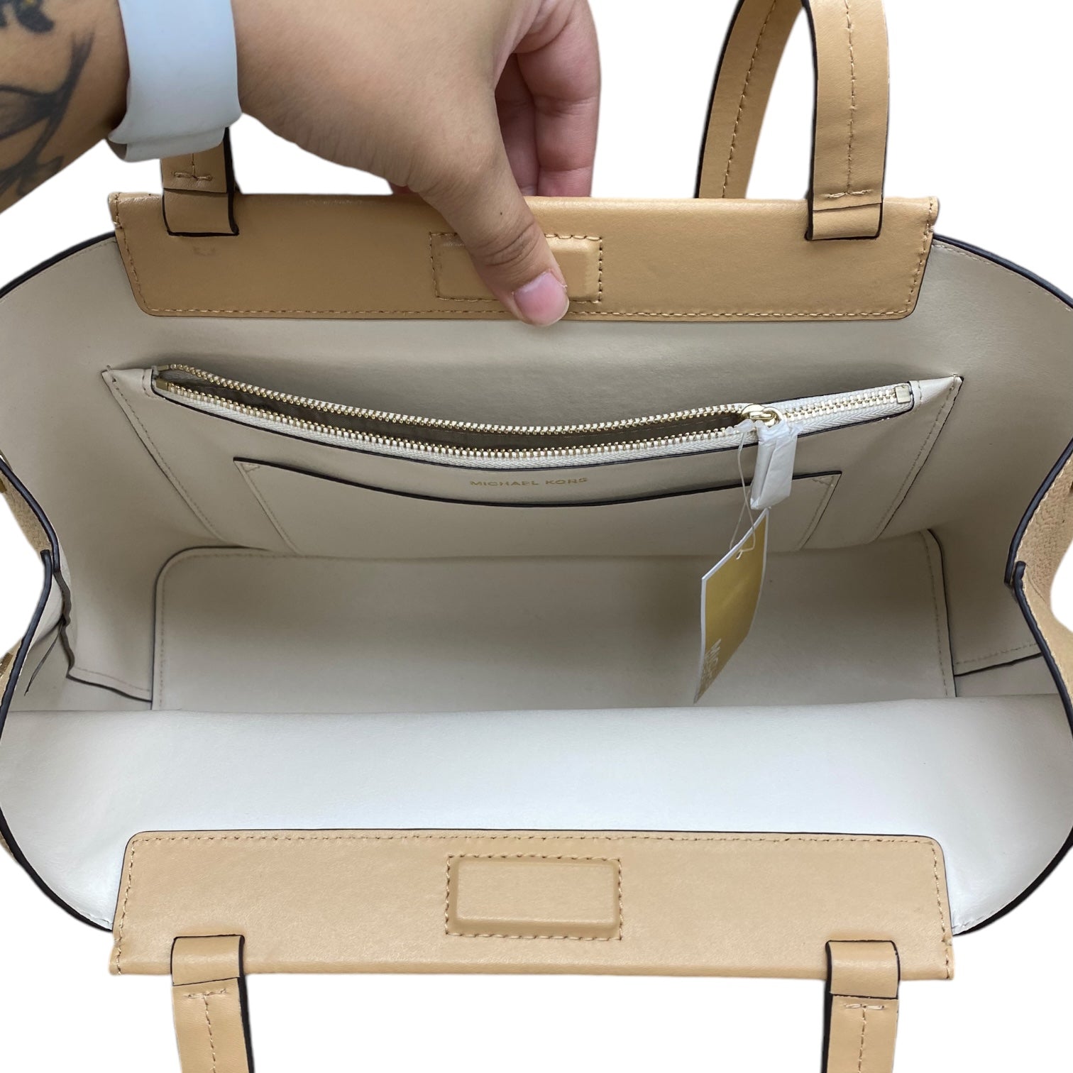 Handbag Designer By Michael Kors. Size: Medium