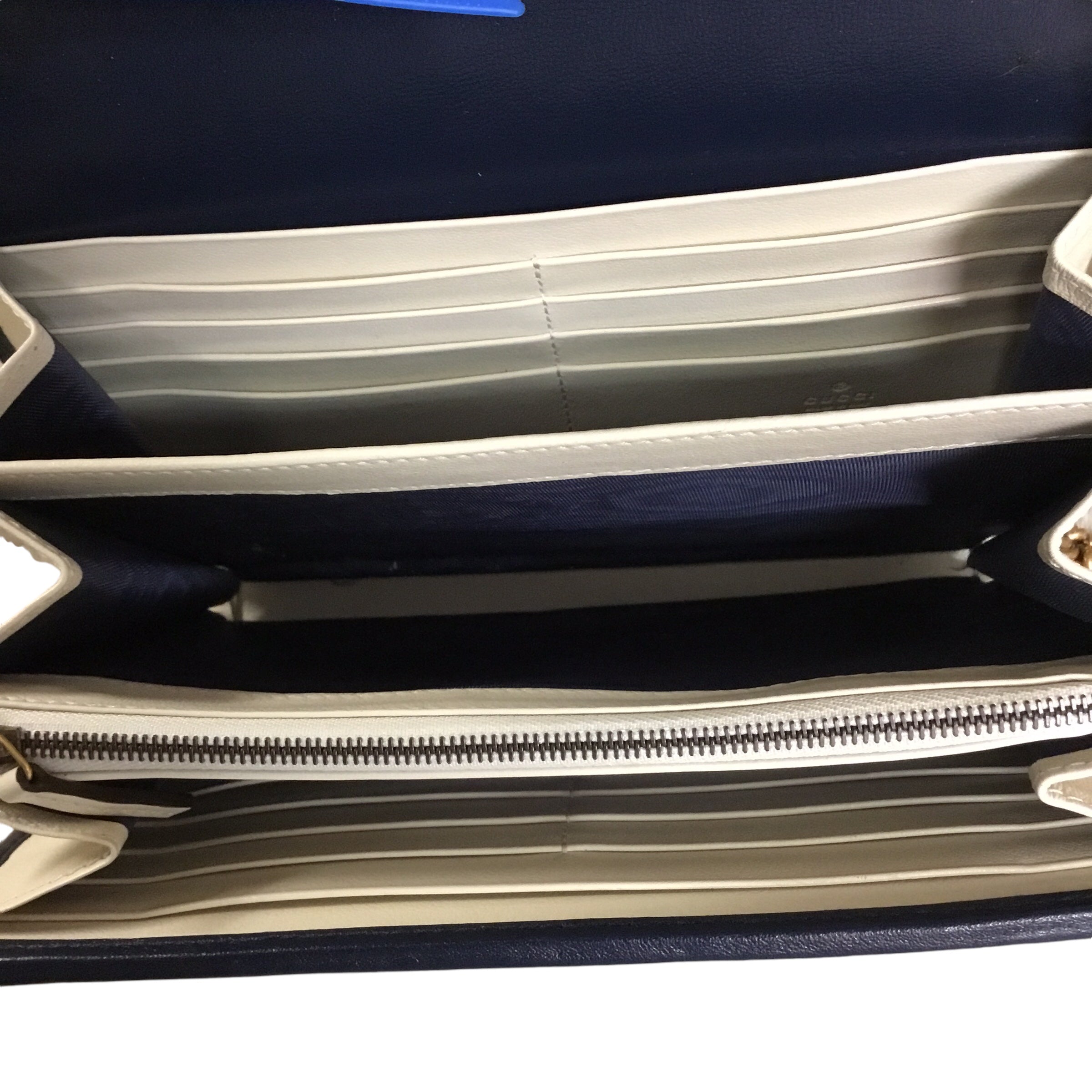 Handbag Luxury Designer By Gucci. Size: Medium