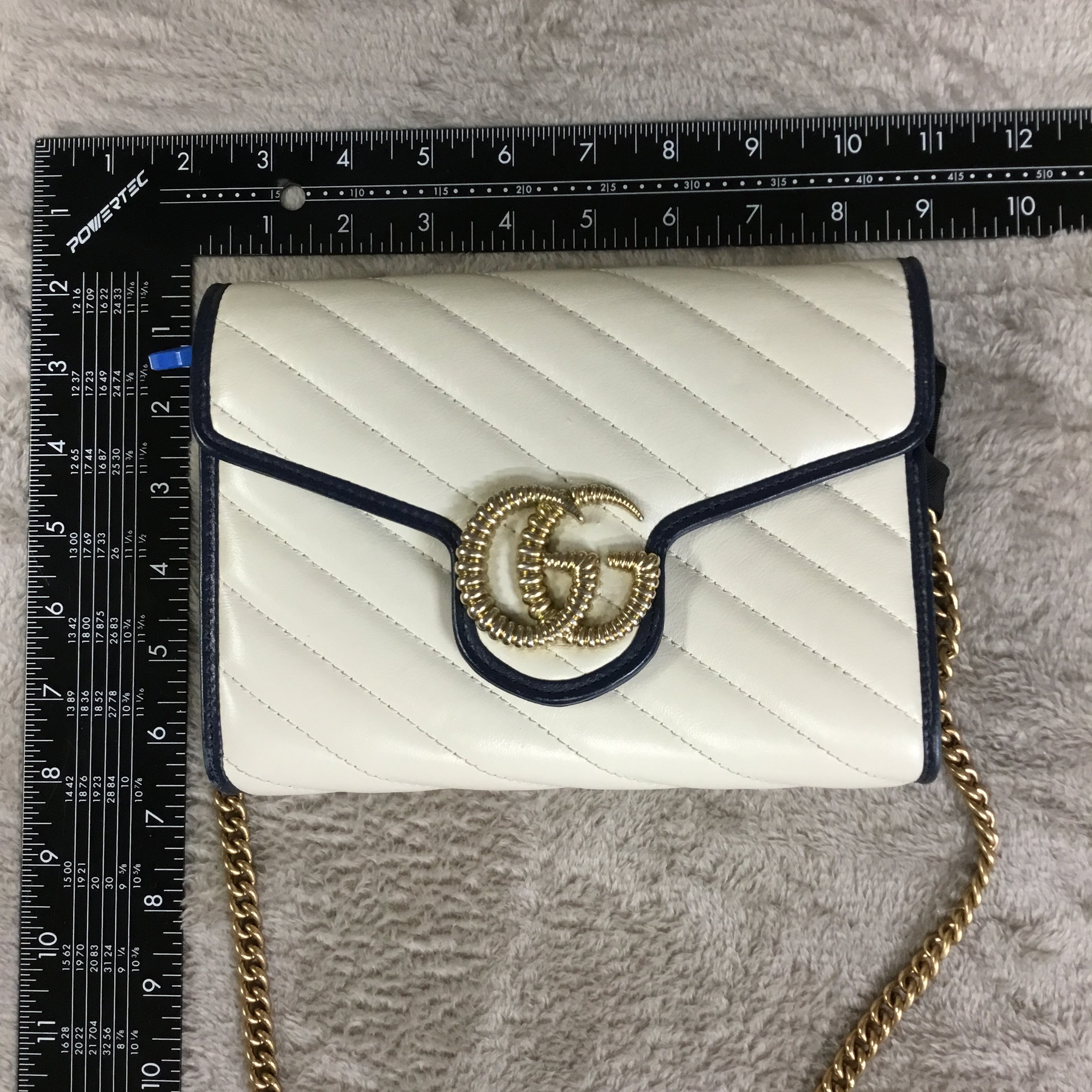 Handbag Luxury Designer By Gucci. Size: Medium