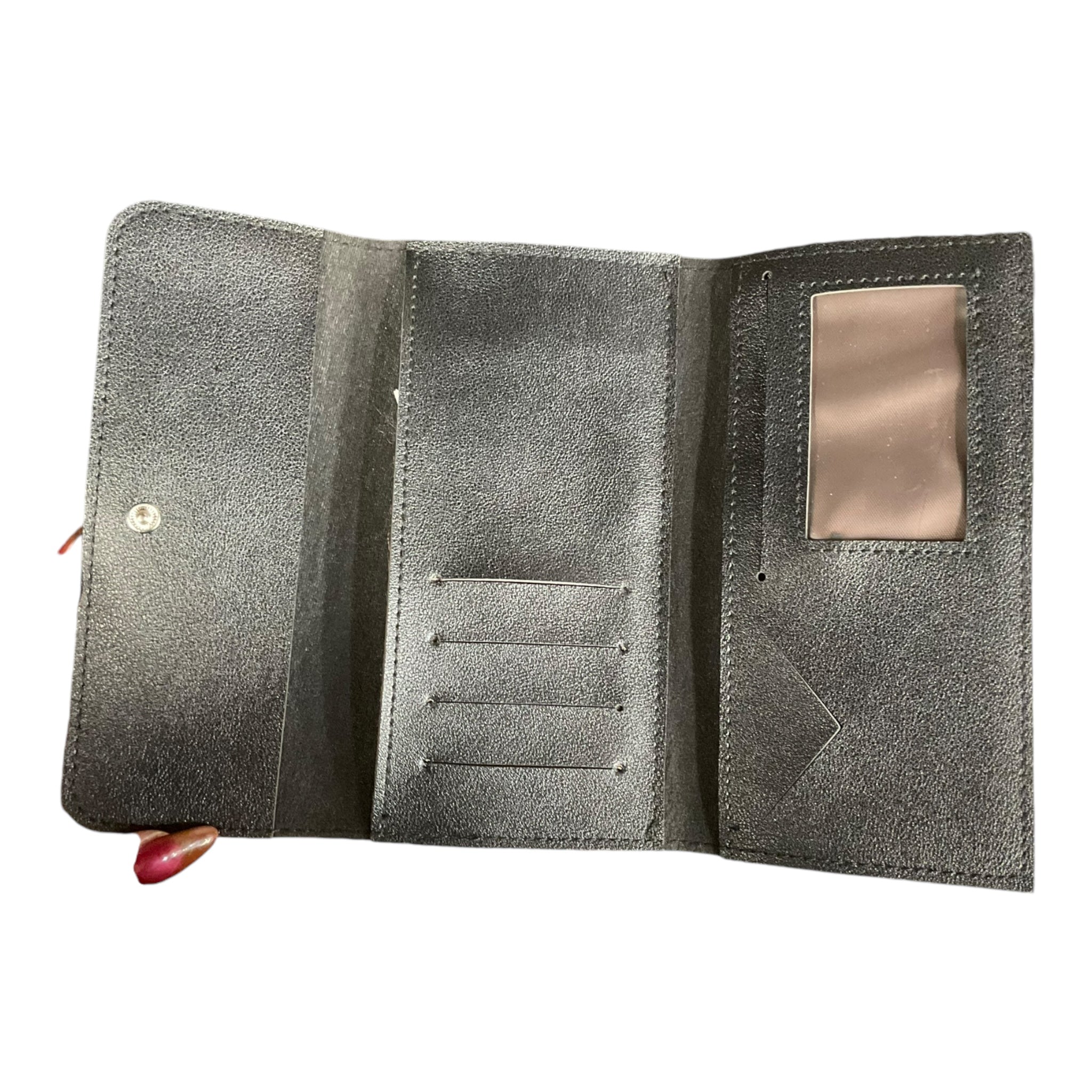 Wallet By Clothes Mentor. Size: Medium