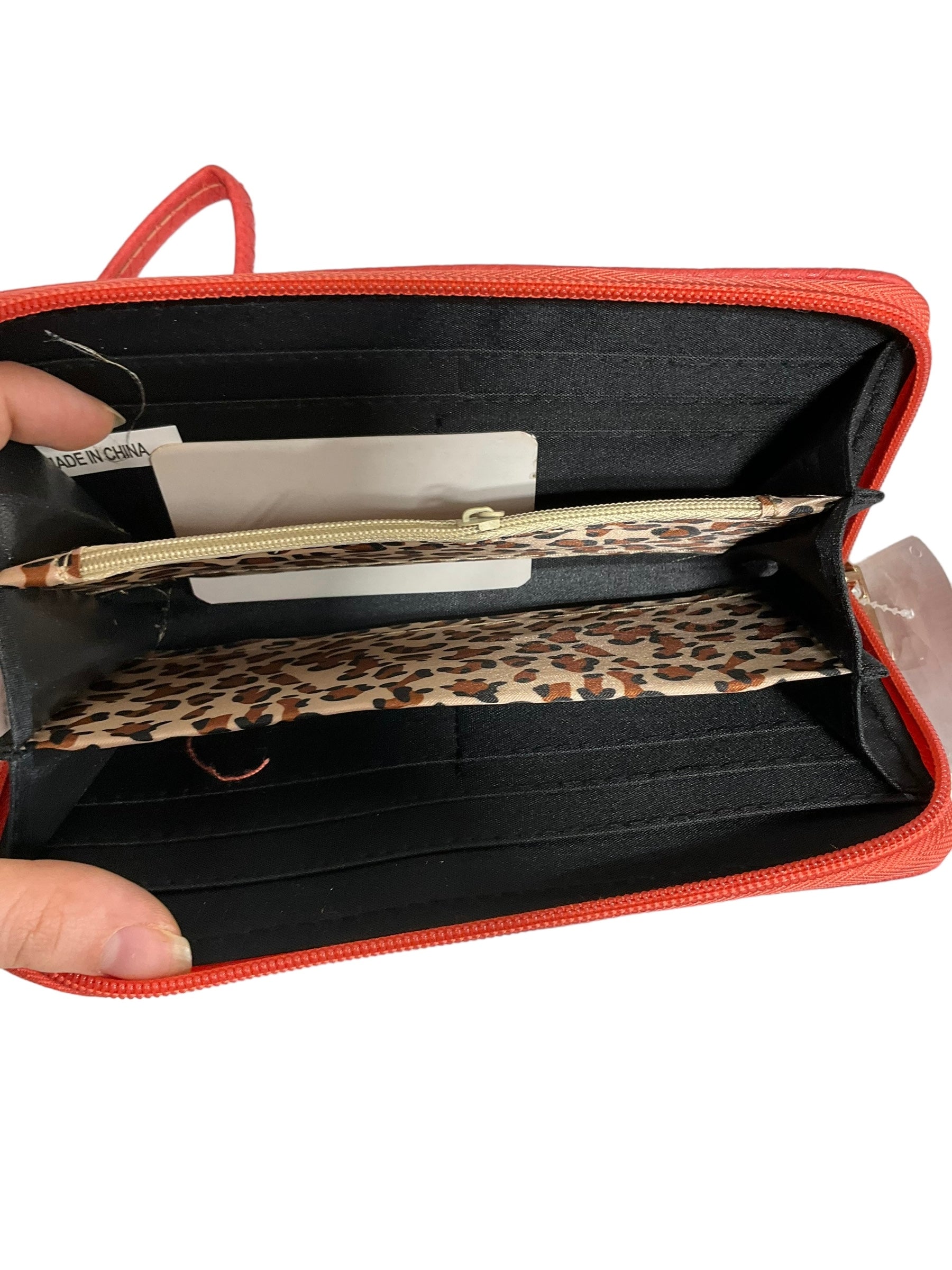 Wristlet Clothes Mentor. Size Small