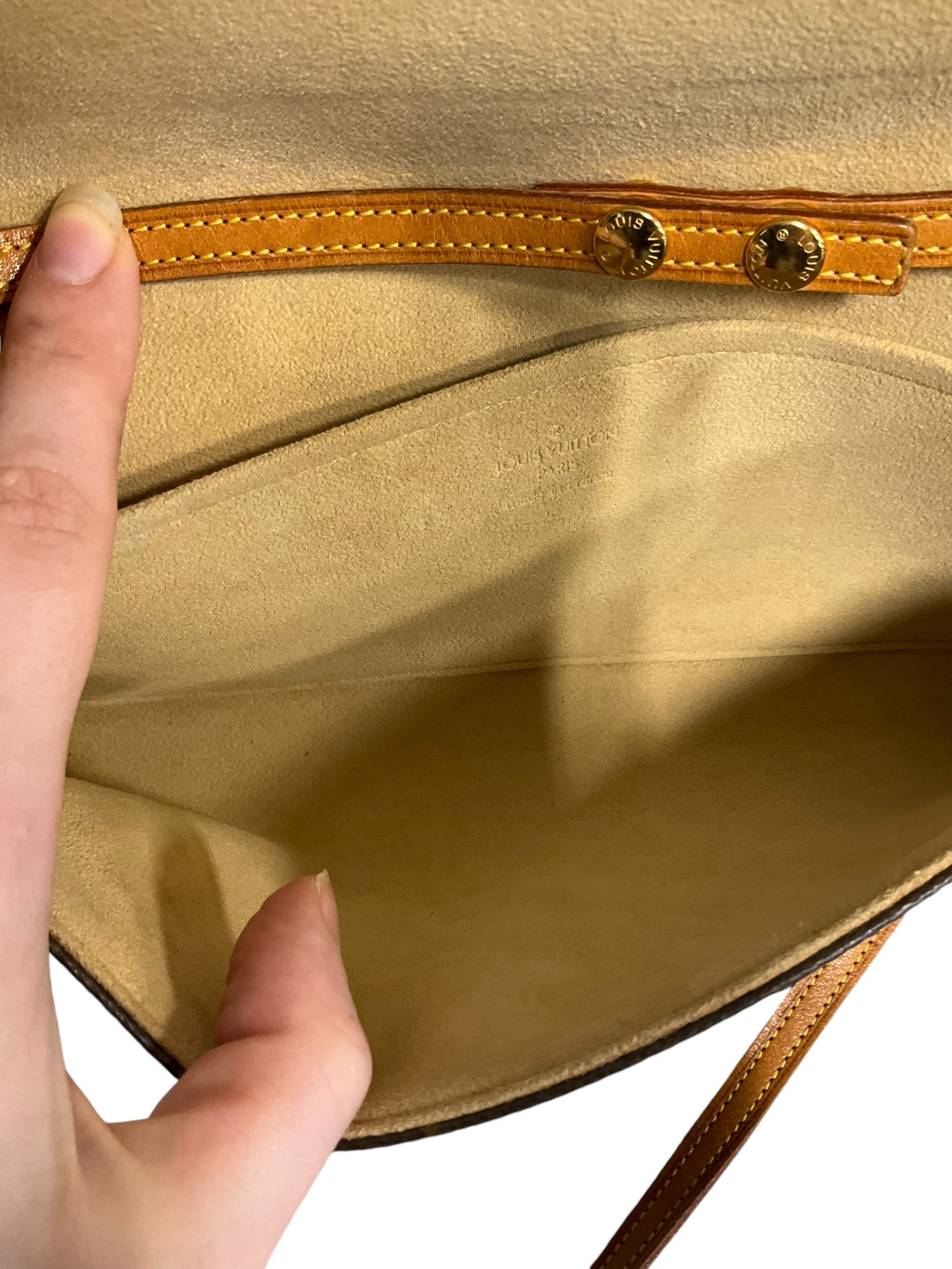 Crossbody Luxury Designer By Louis Vuitton. Size: Small