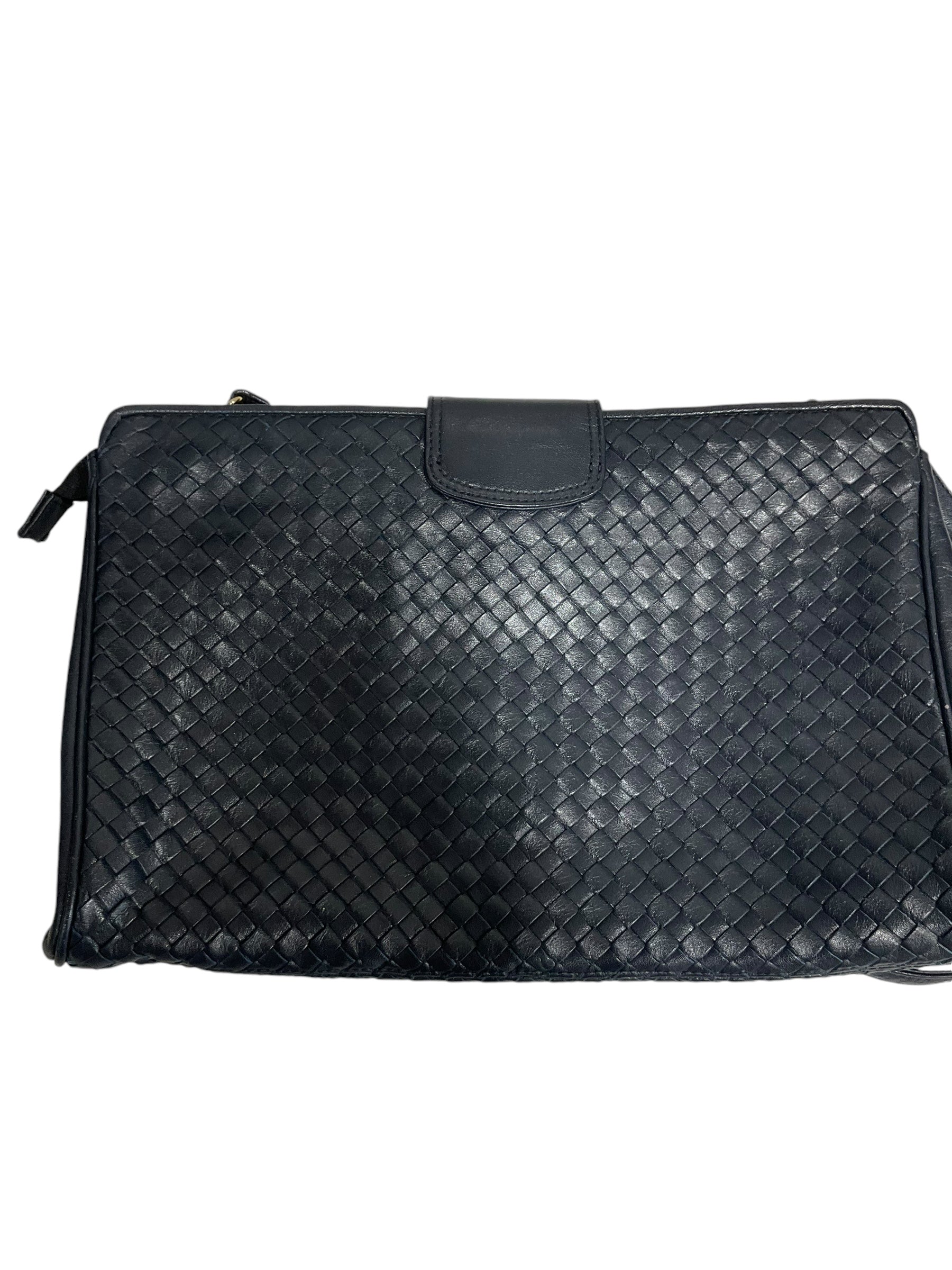 Crossbody By Clothes Mentor. Size: Medium