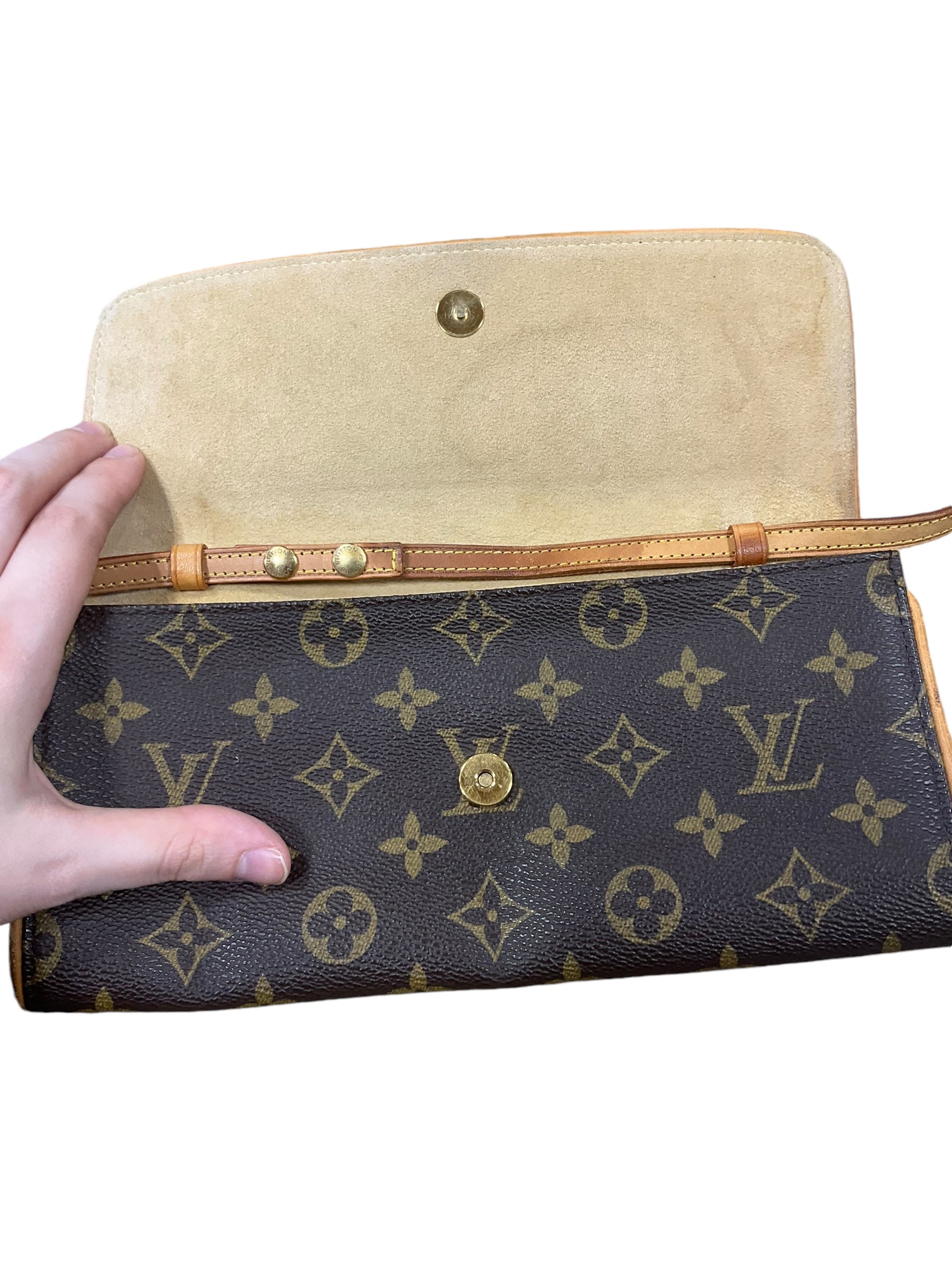 Crossbody Luxury Designer By Louis Vuitton. Size: Medium