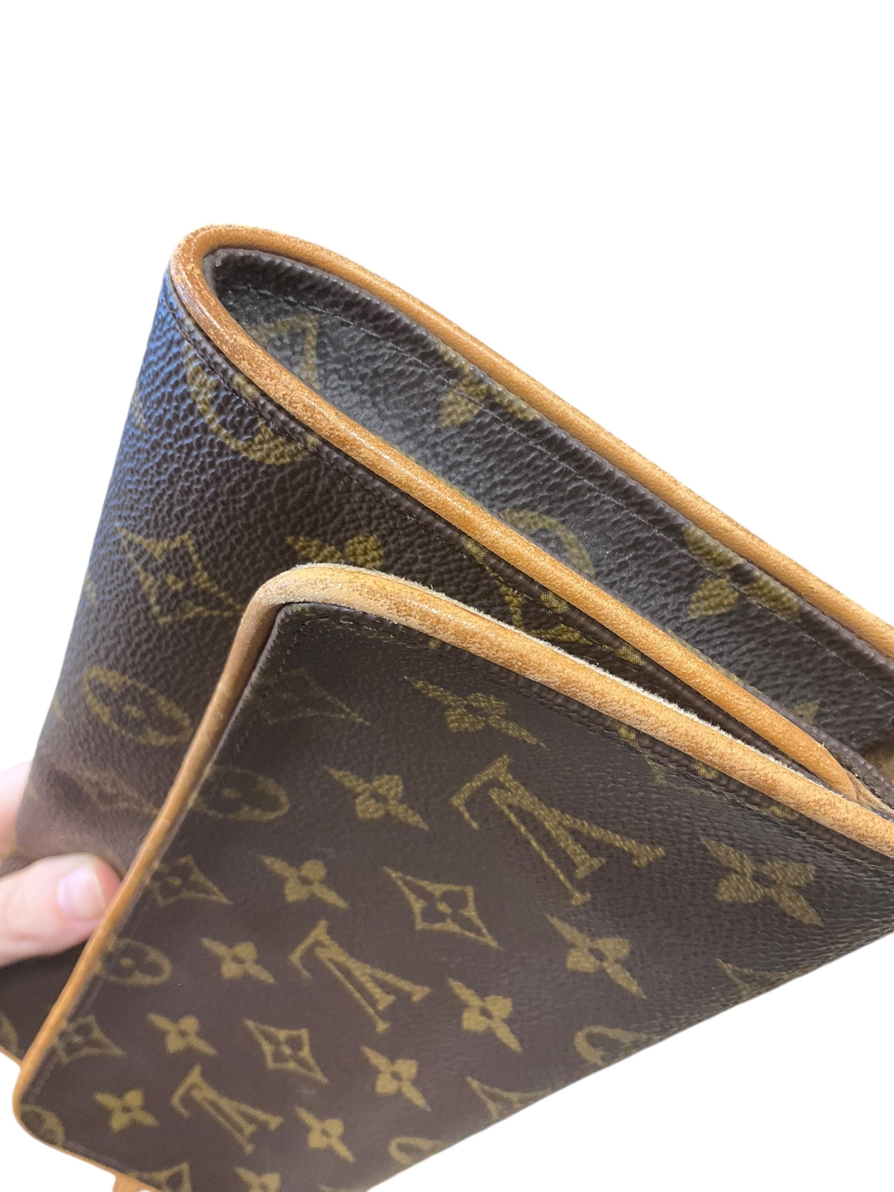 Crossbody Luxury Designer By Louis Vuitton. Size: Medium