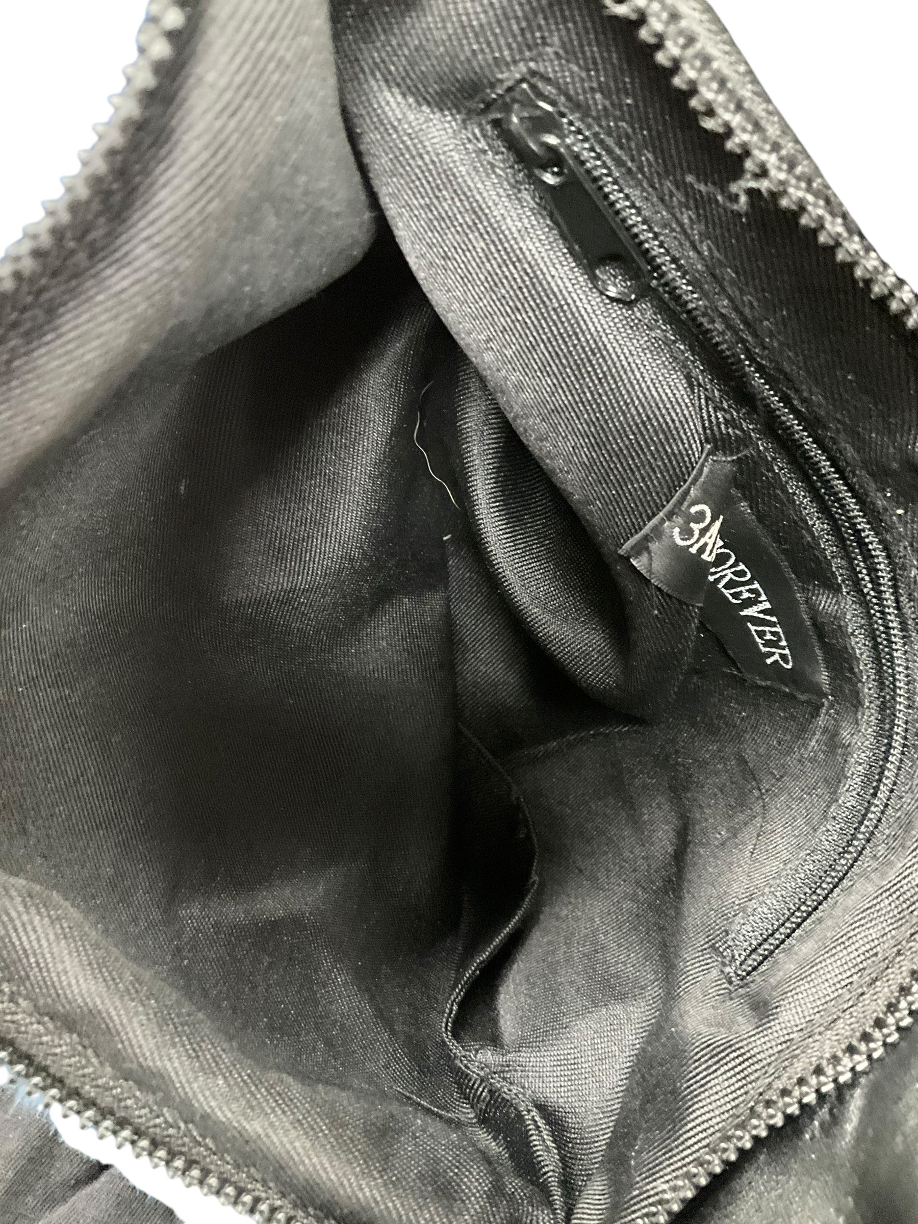 Crossbody By Clothes Mentor. Size: Medium