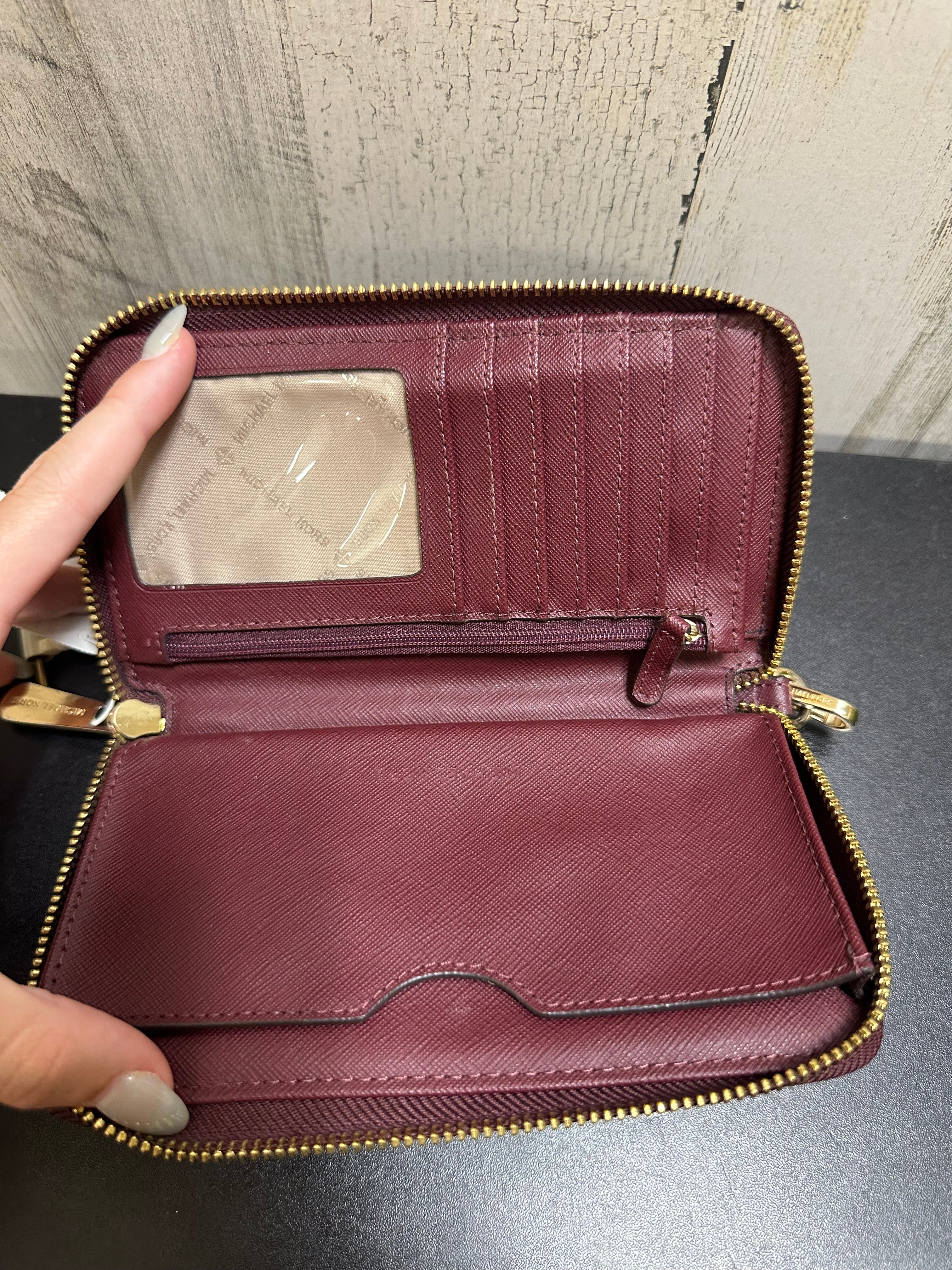Wallet Designer Michael Kors. Size Medium