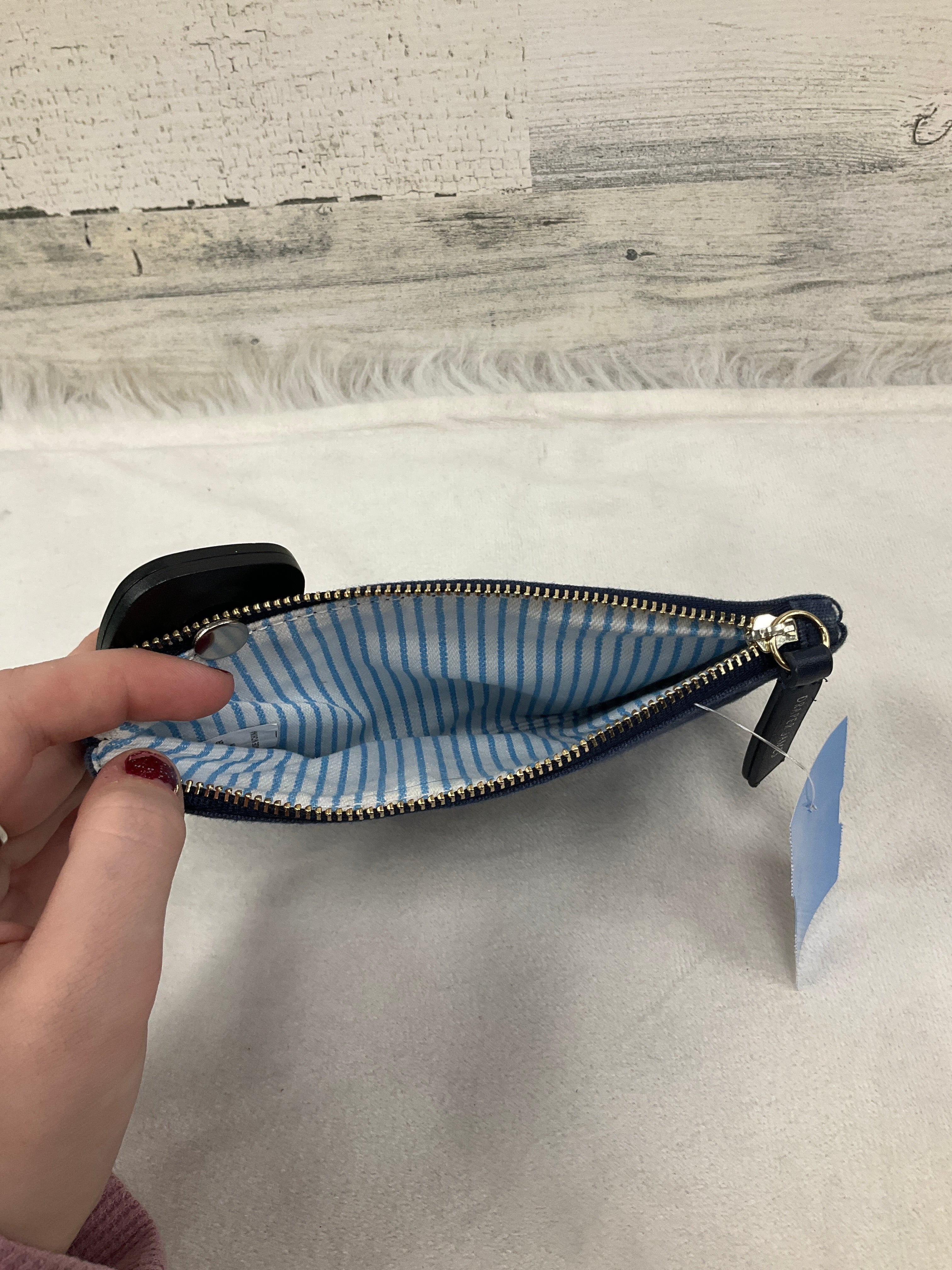 Coin Purse By Clothes Mentor. Size: Small