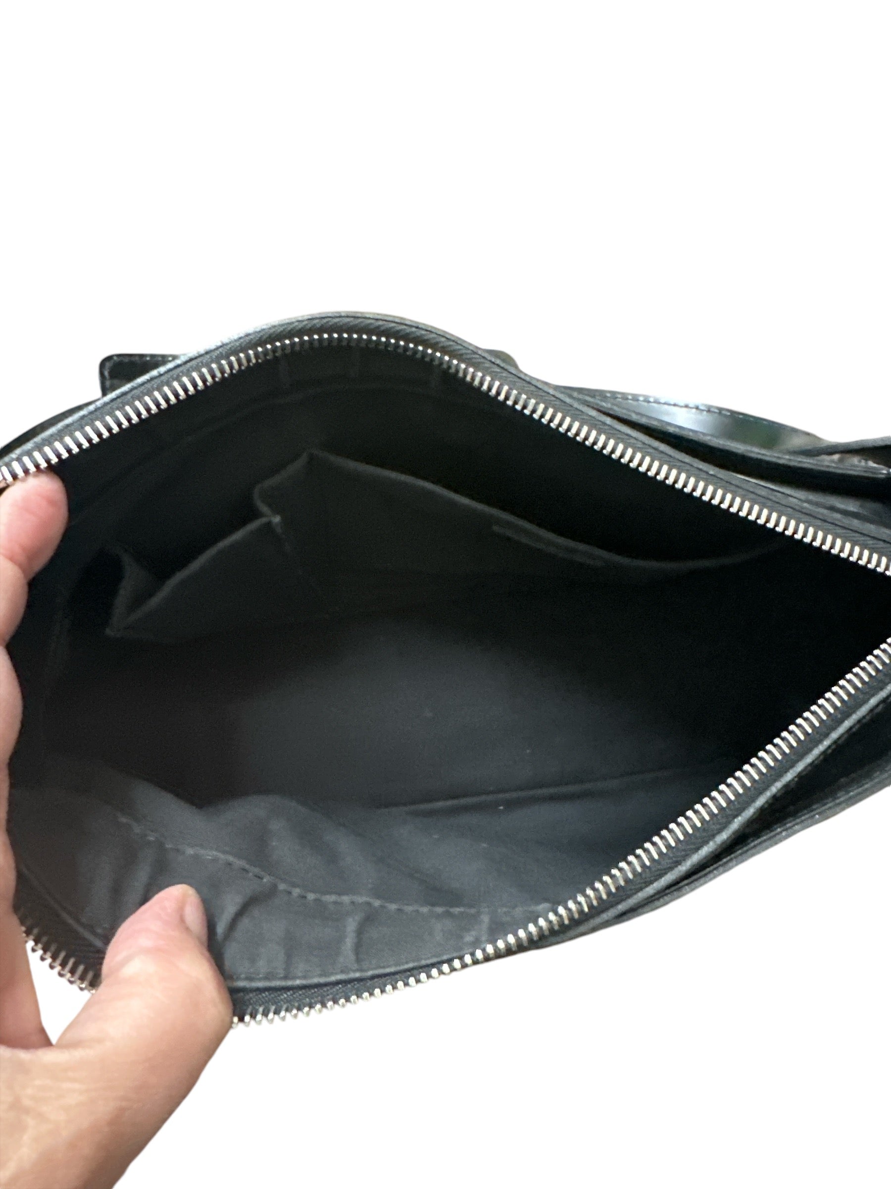 Handbag Luxury Designer By Louis Vuitton. Size: Medium