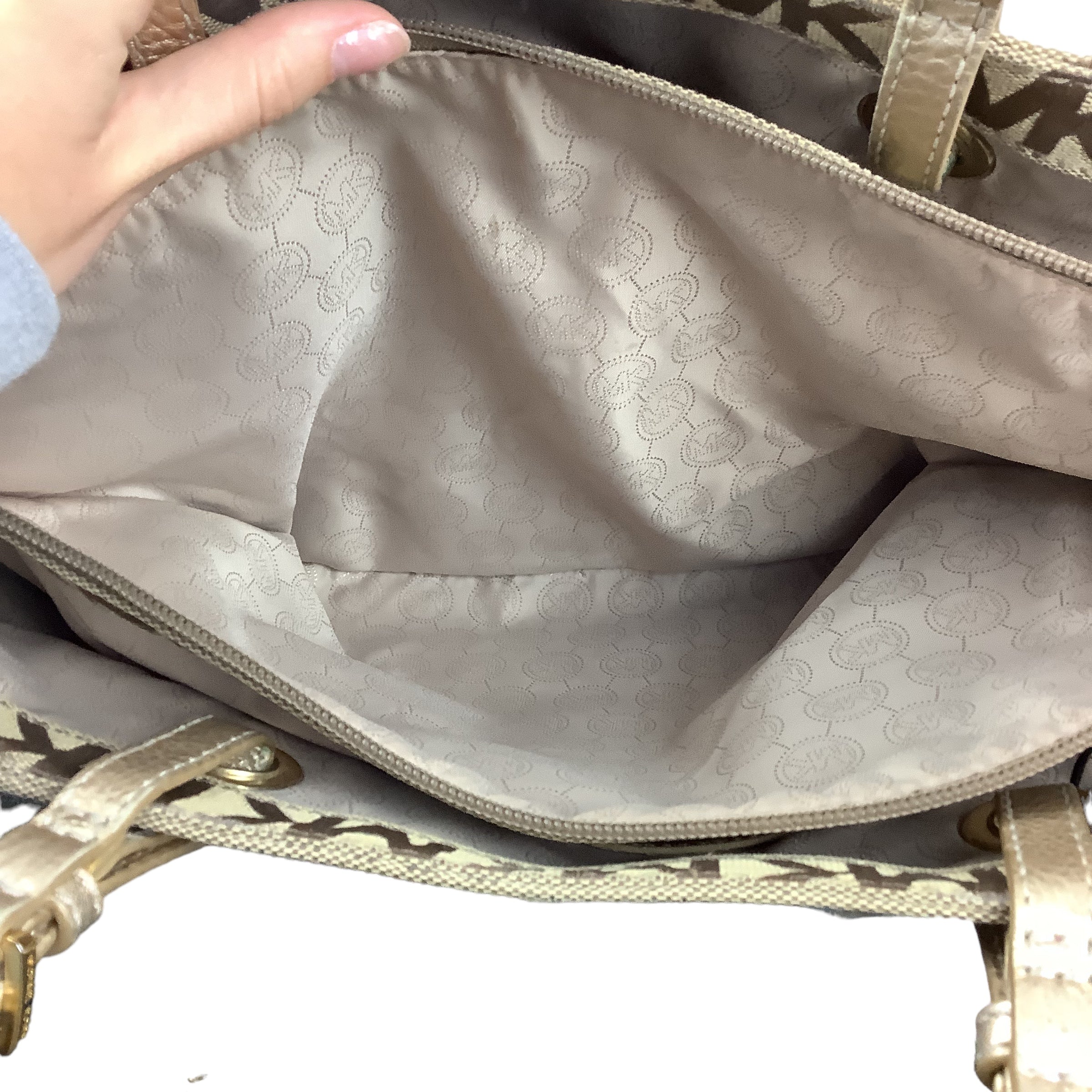 Handbag Designer Michael Kors. Size Medium