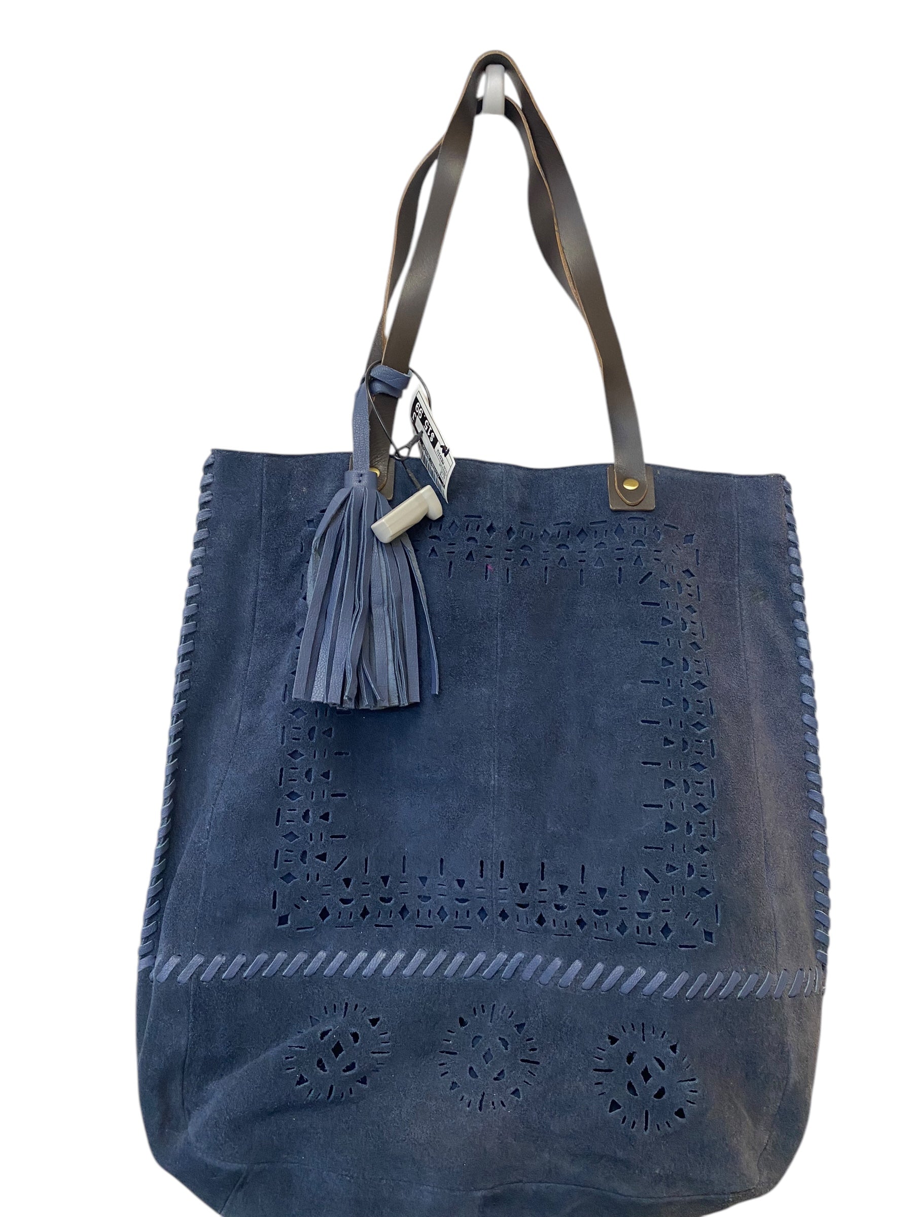 Tote By Clothes Mentor. Size: Medium