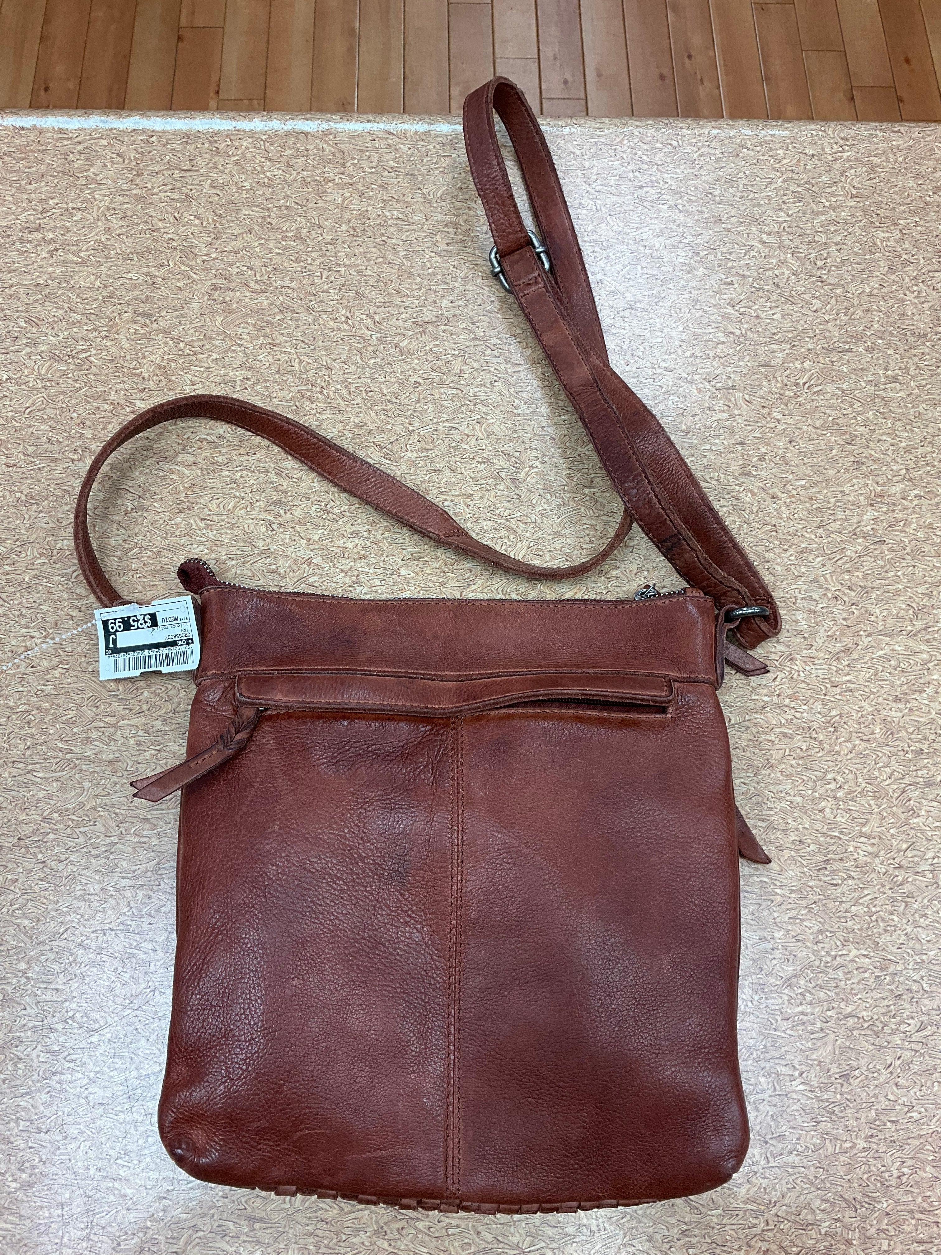 Crossbody By Cmb. Size: Medium