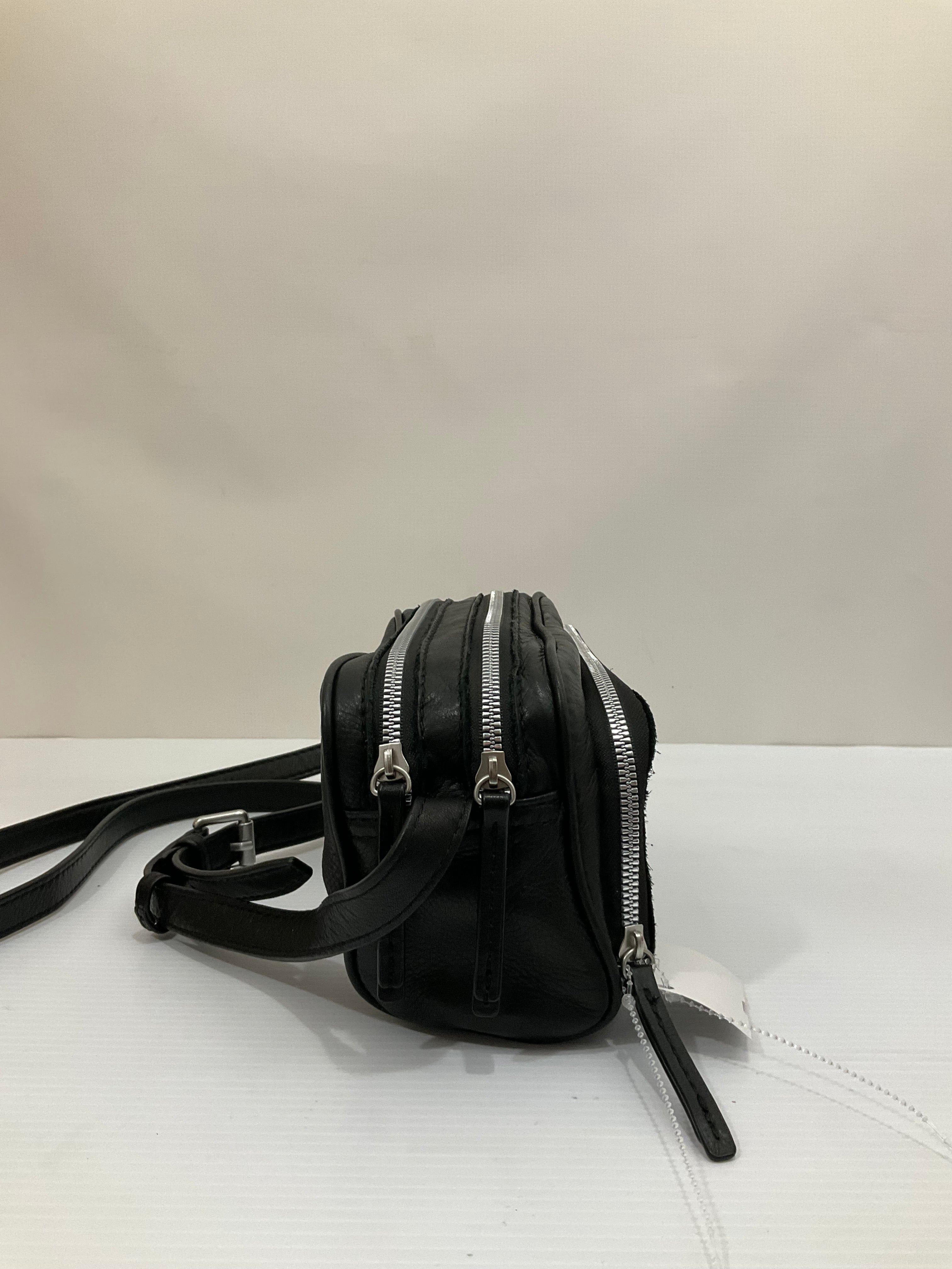 Crossbody Leather By Cmc. Size: Small