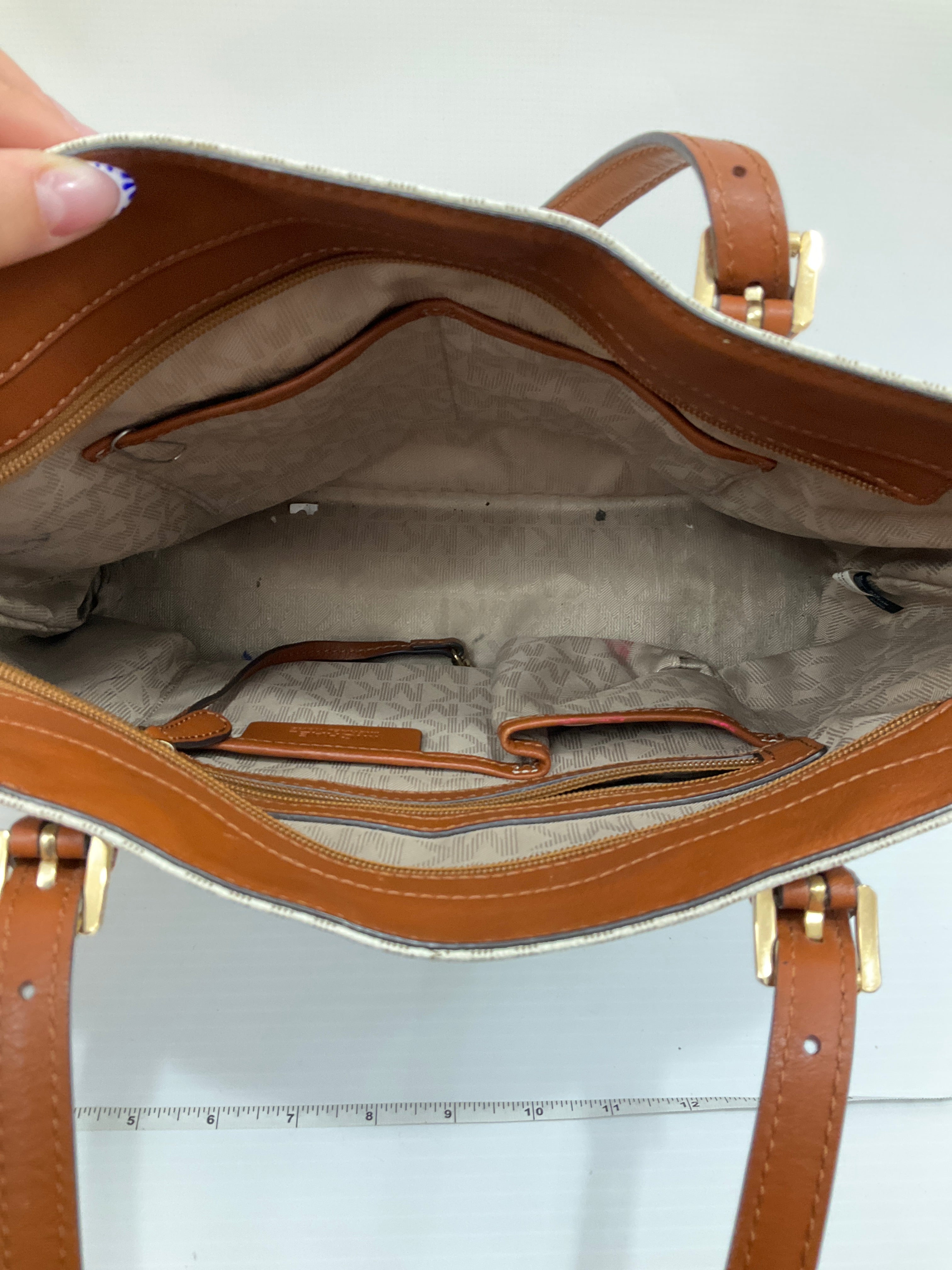 Handbag Designer By Michael Kors. Size: Medium