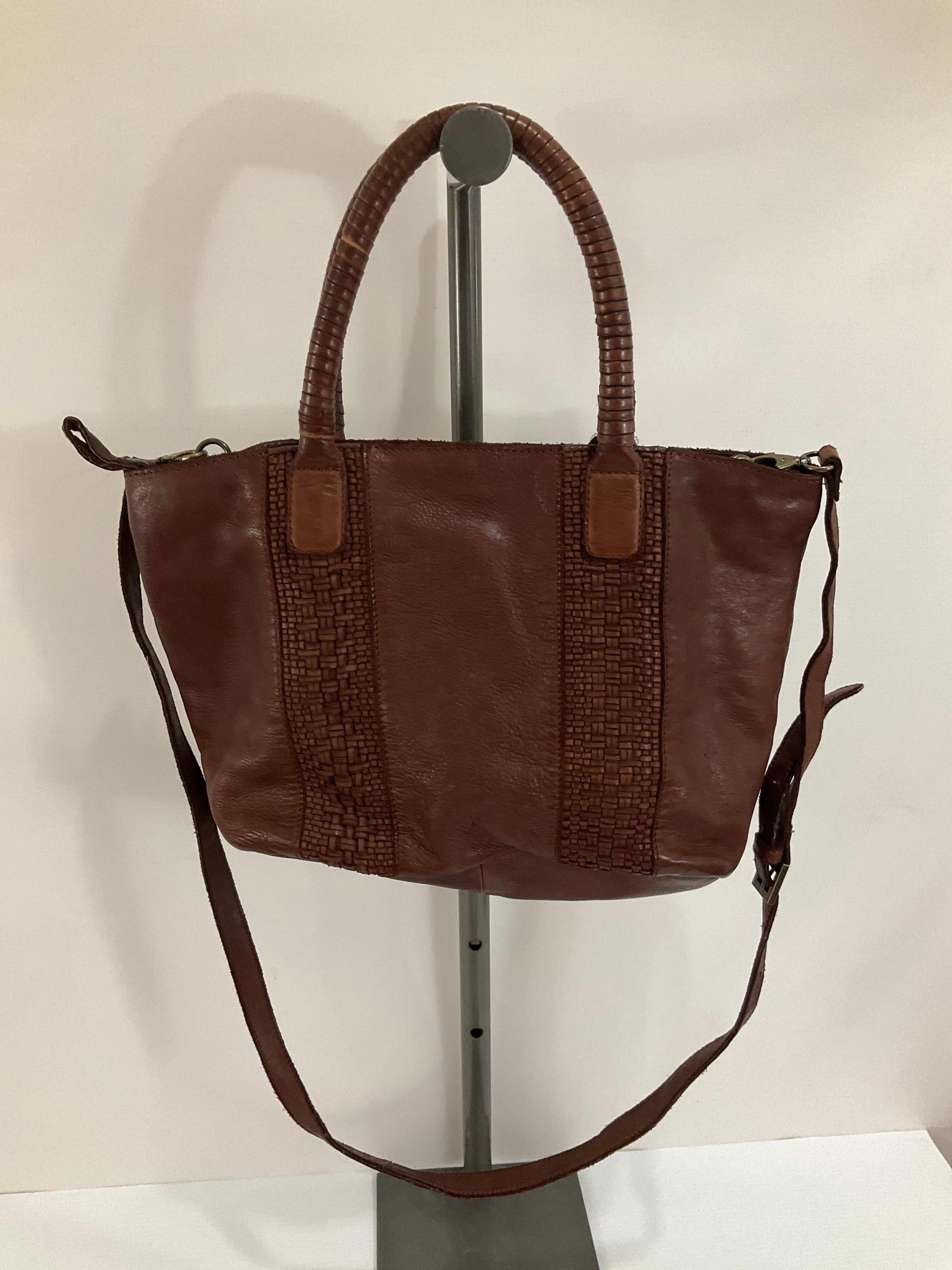 Crossbody Leather By Cmc. Size: Small