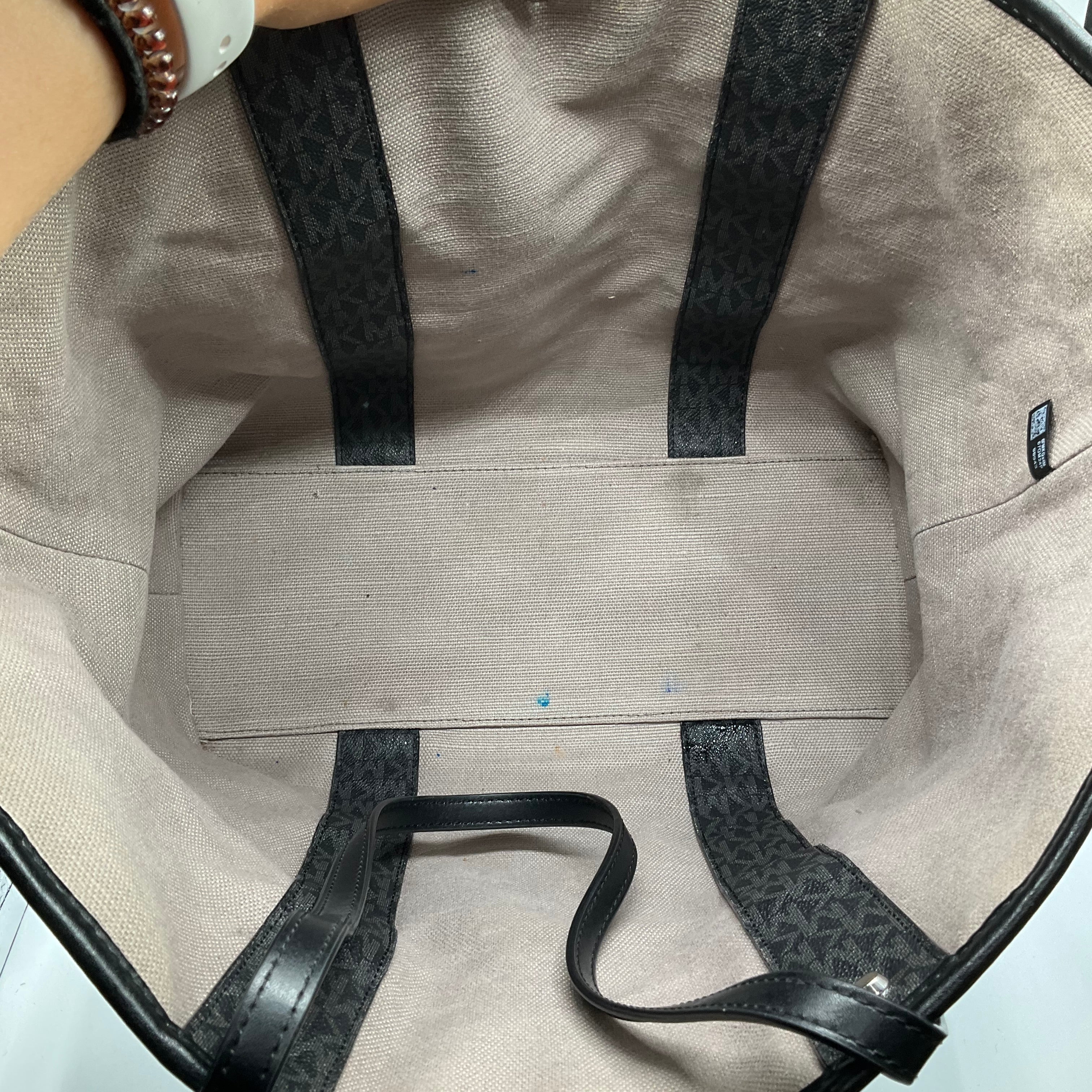 Handbag Designer Michael Kors. Size Medium