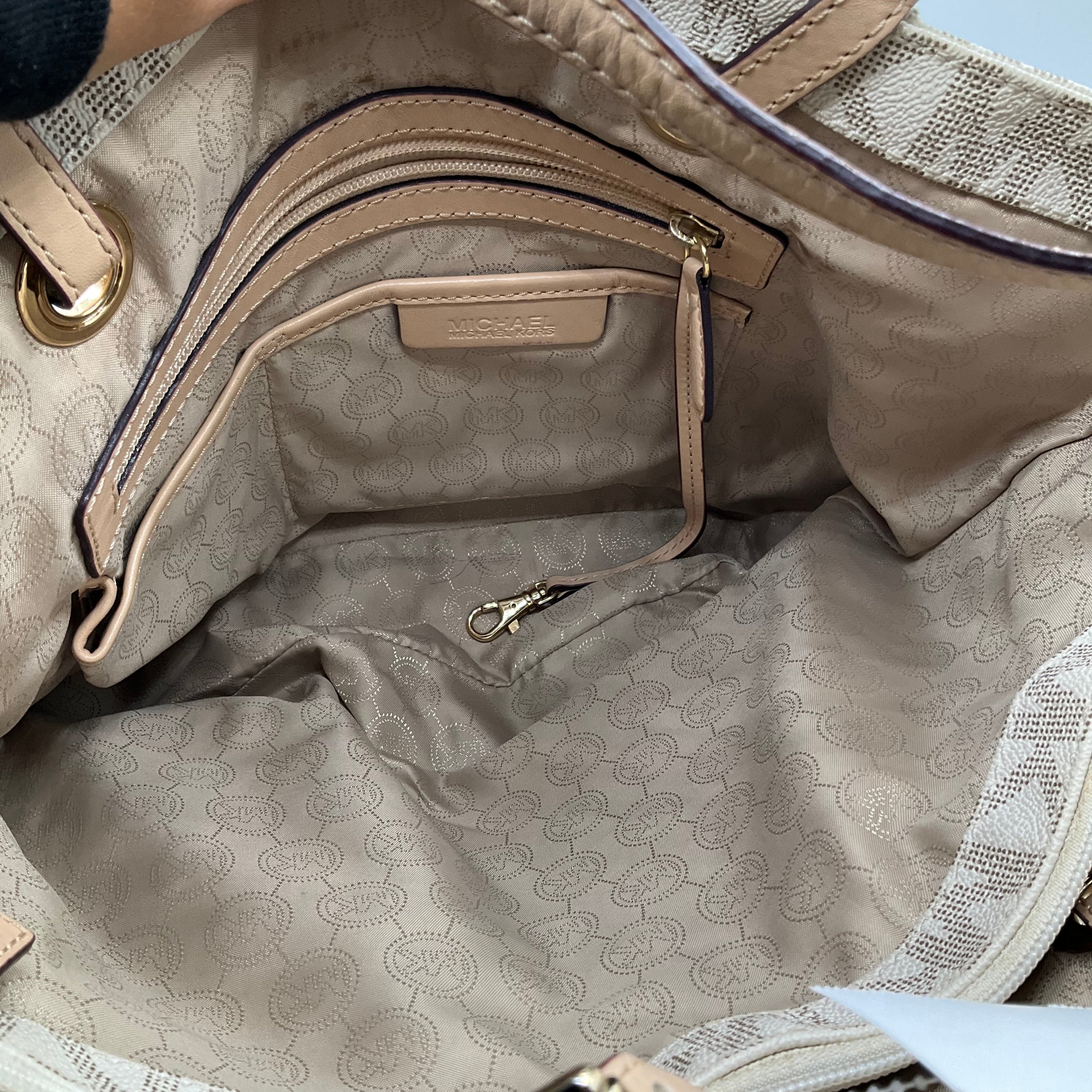 Tote Designer Michael Kors. Size Large