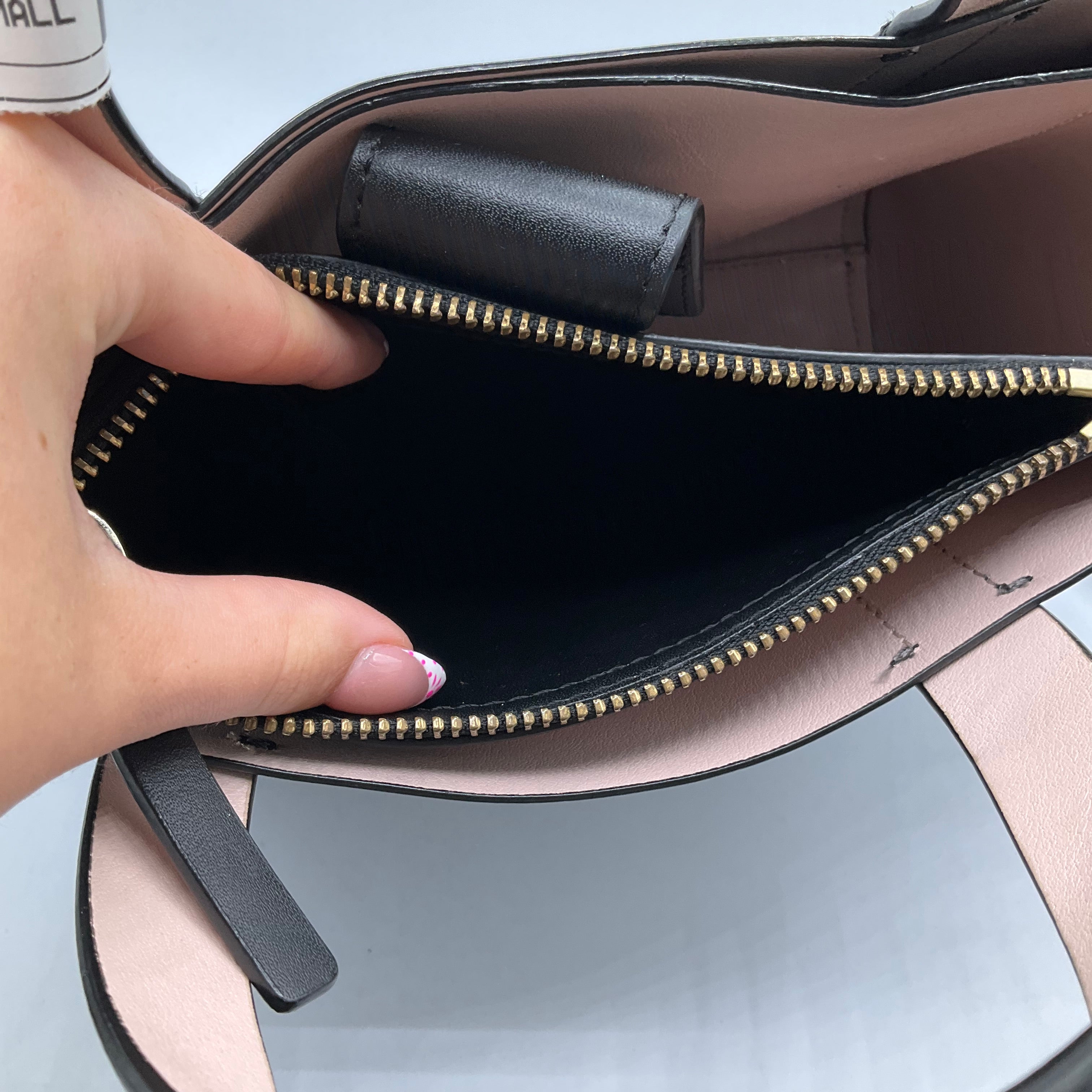 Handbag Designer By Kate Spade. Size: Small