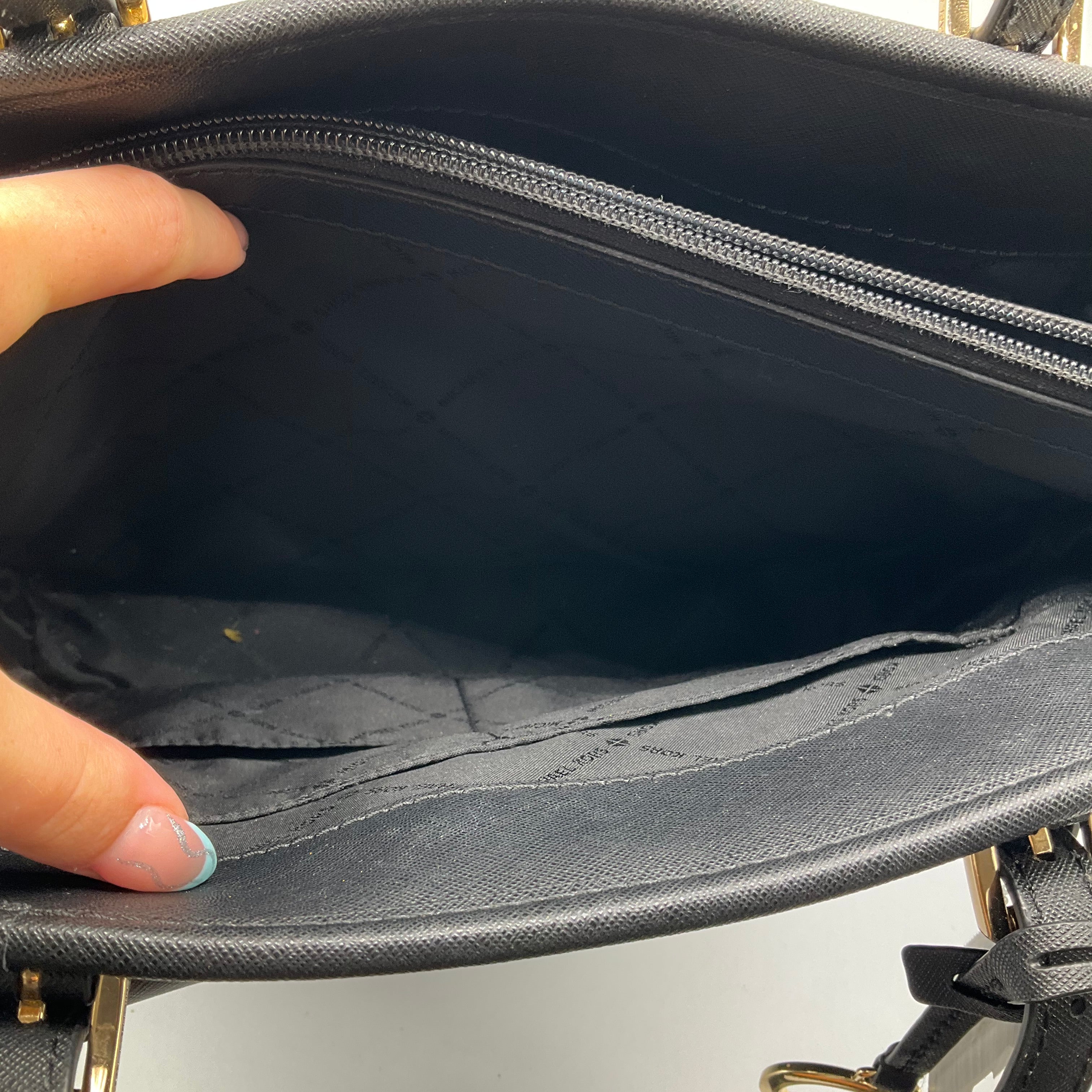 Handbag Designer Michael Kors. Size Medium