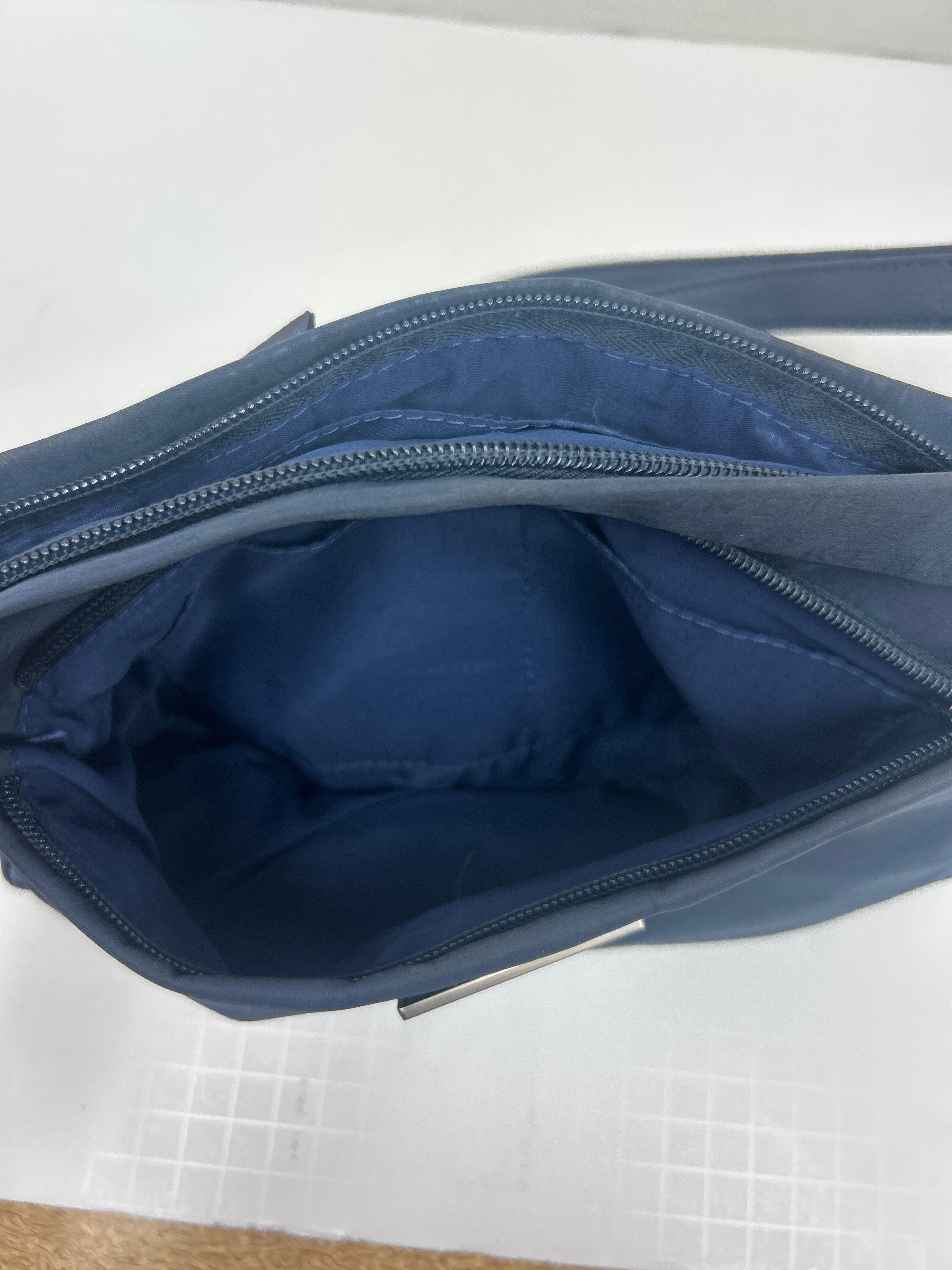 Handbag By Kenneth Cole. Size: Medium