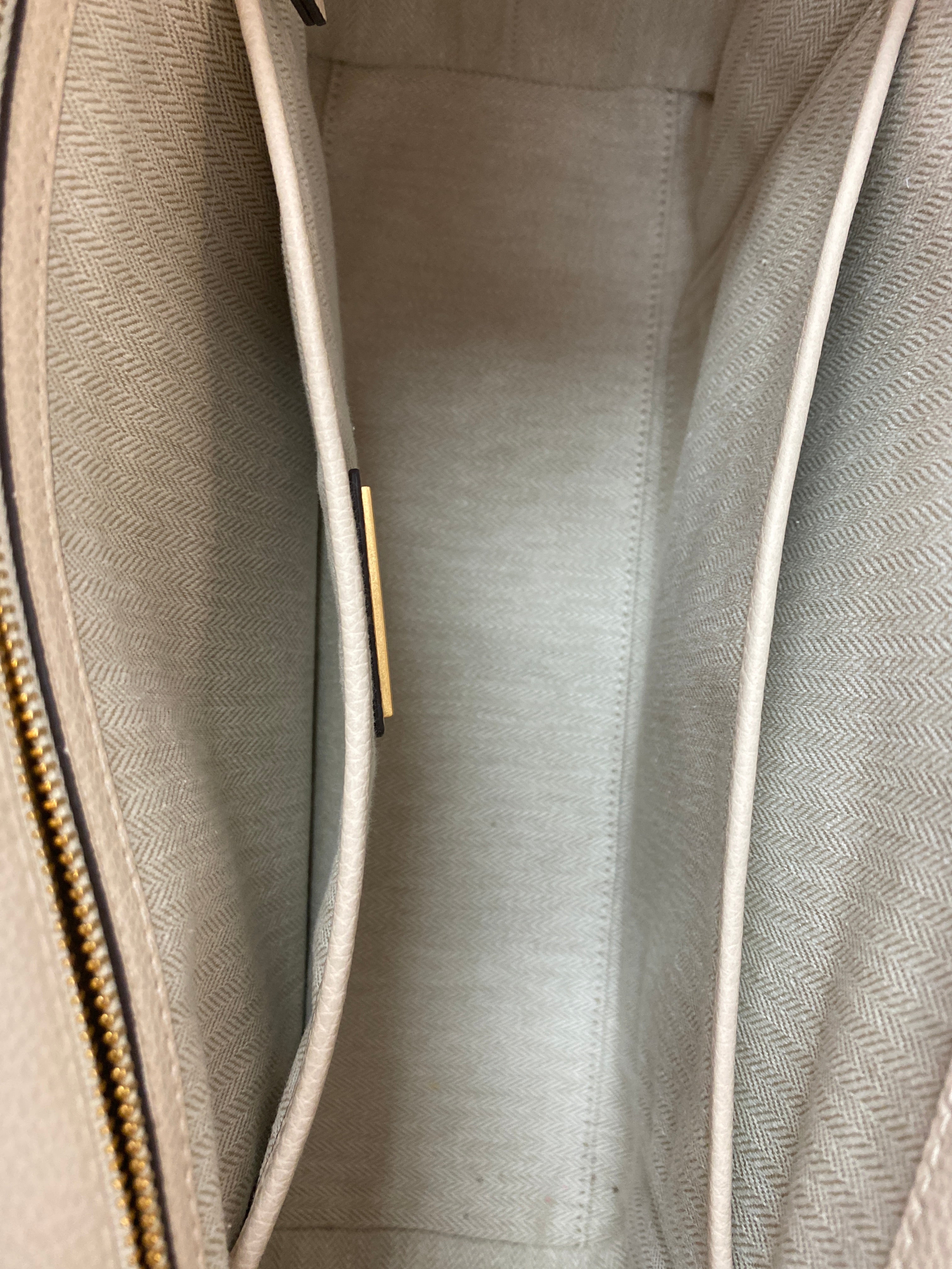 Handbag Designer By Tory Burch Size: Large
