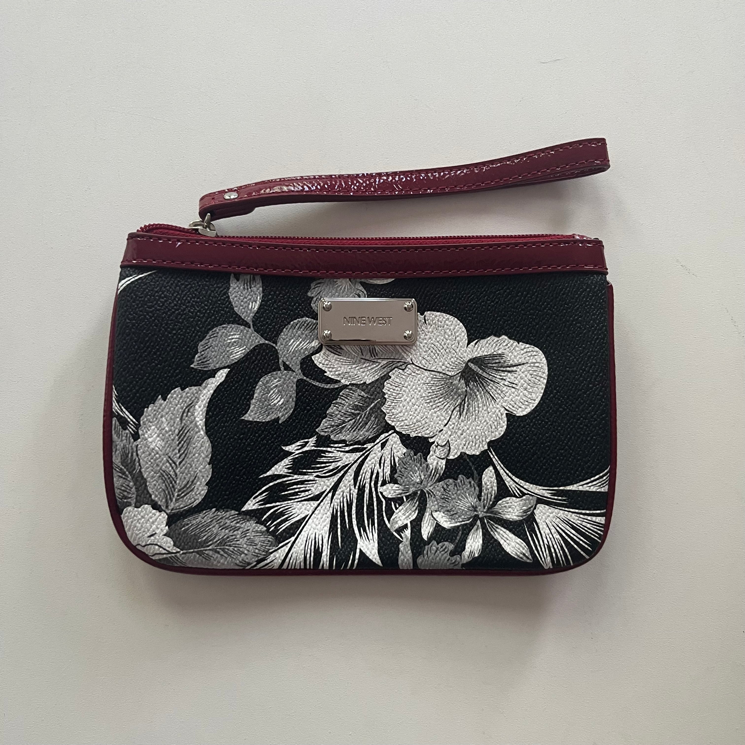 Wristlet By Nine West. Size: Medium