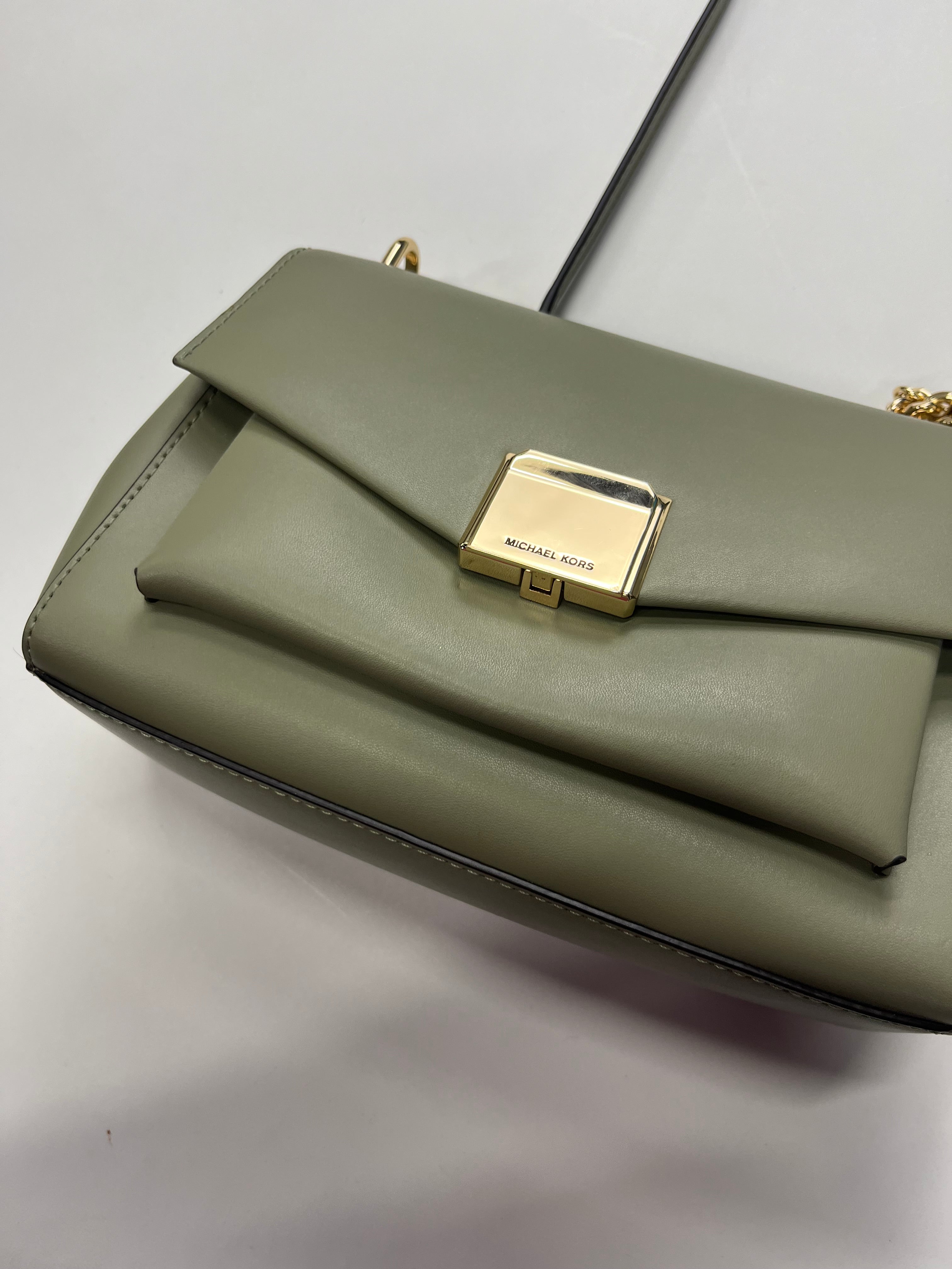 Mint Handbag Designer Michael Kors. Size Medium