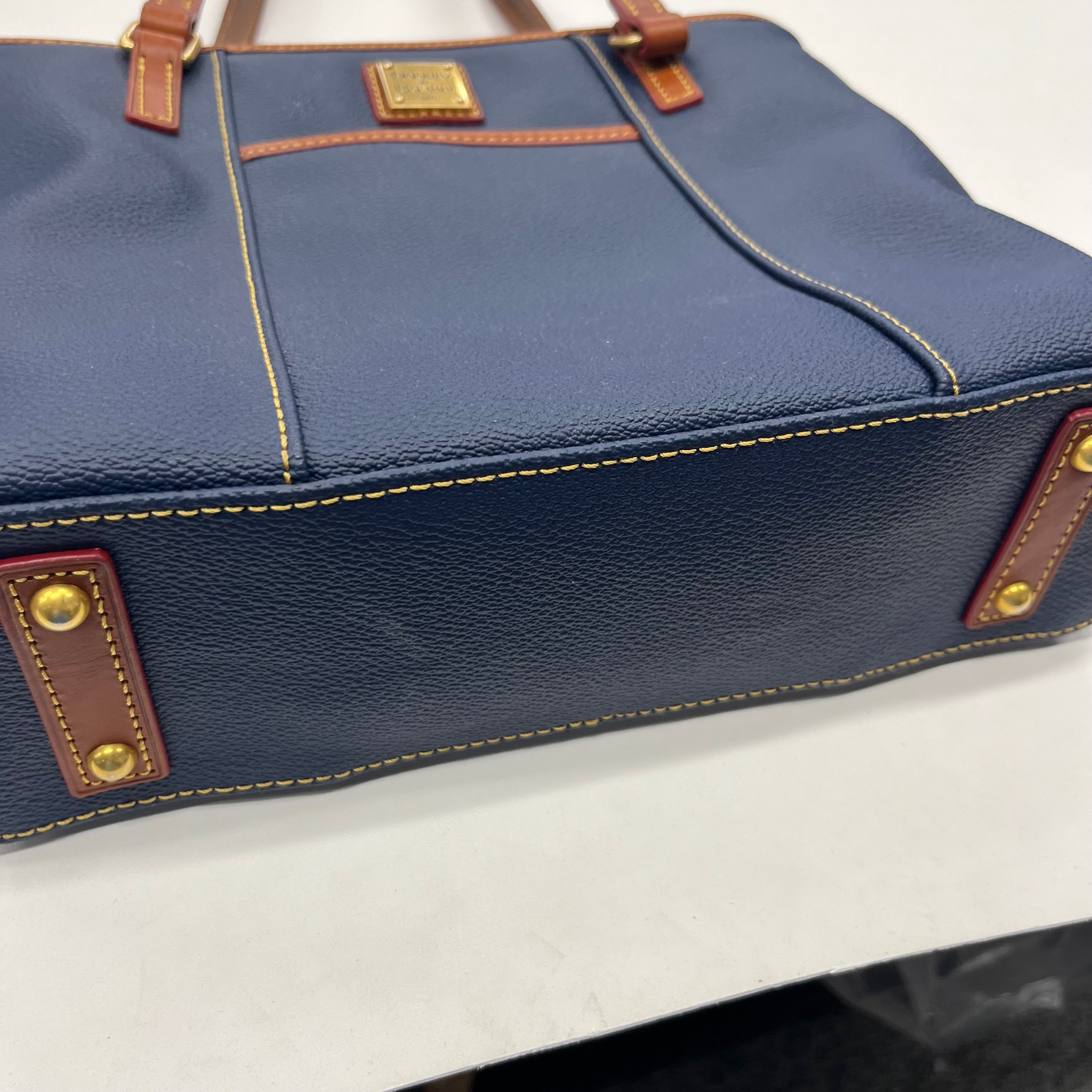 Handbag Designer Dooney And Bourke. Size Medium