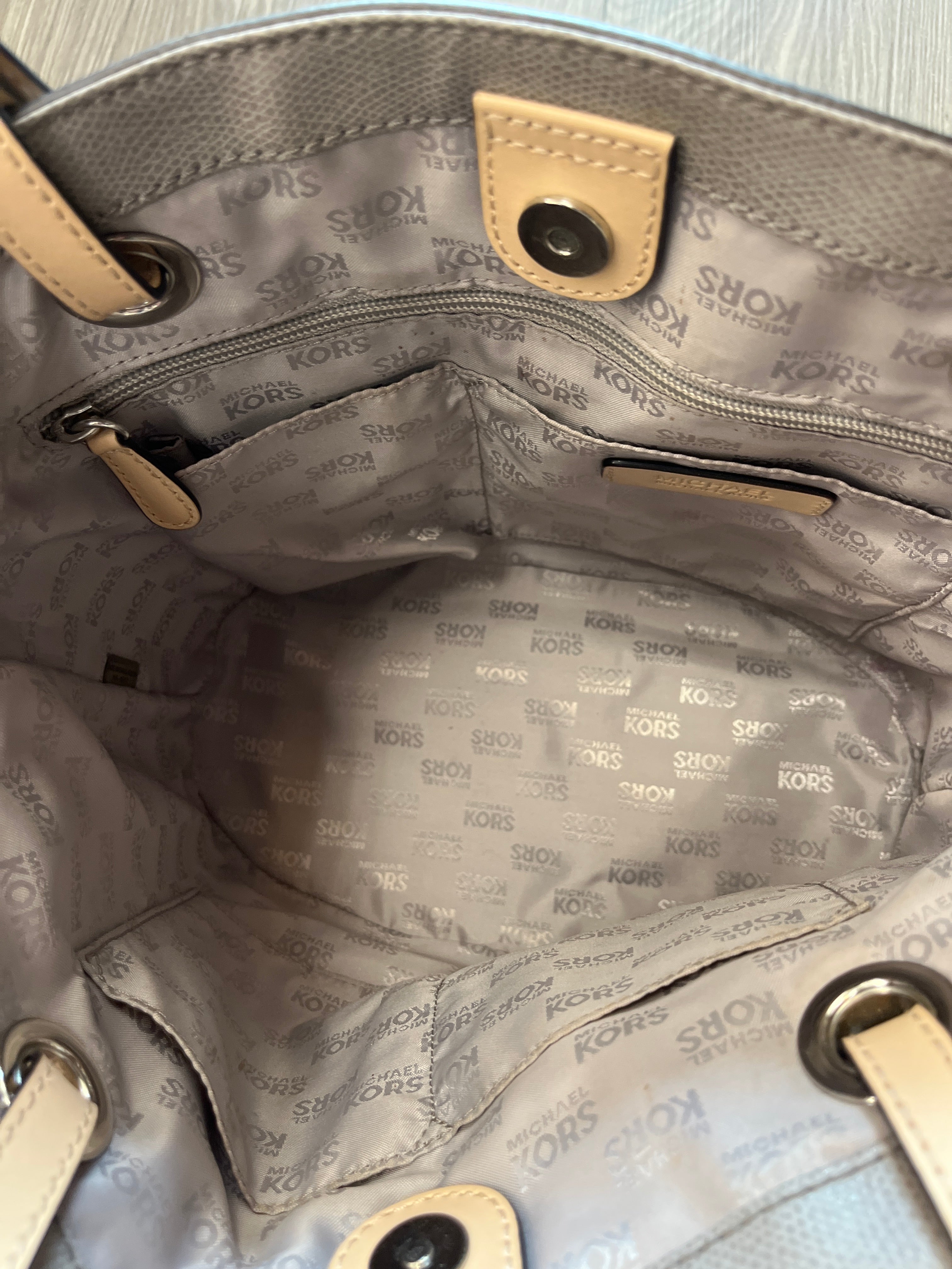 Handbag Designer By Michael By Michael Kors. Size: Medium