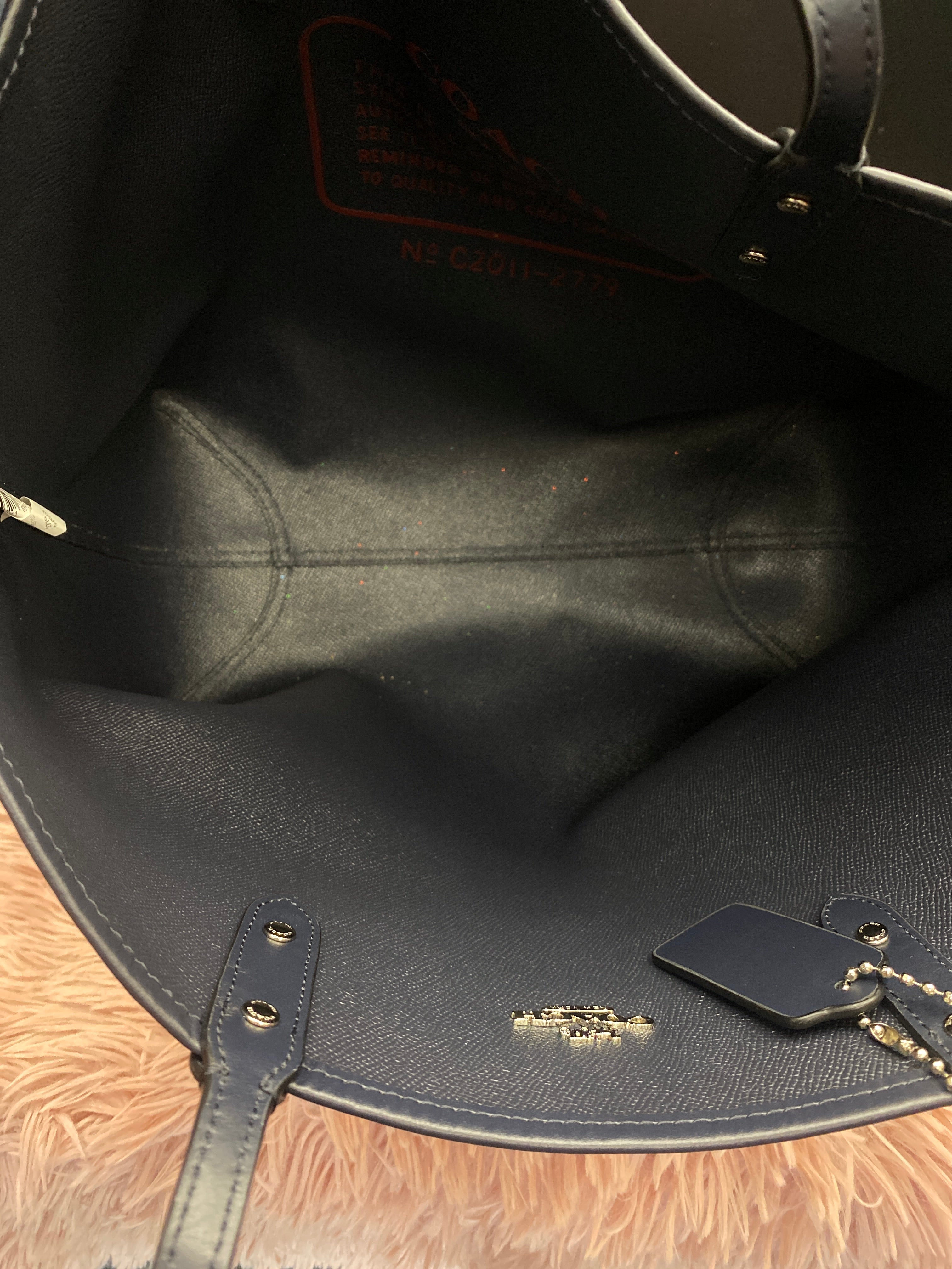 Handbag Designer By Coach. Size: Large