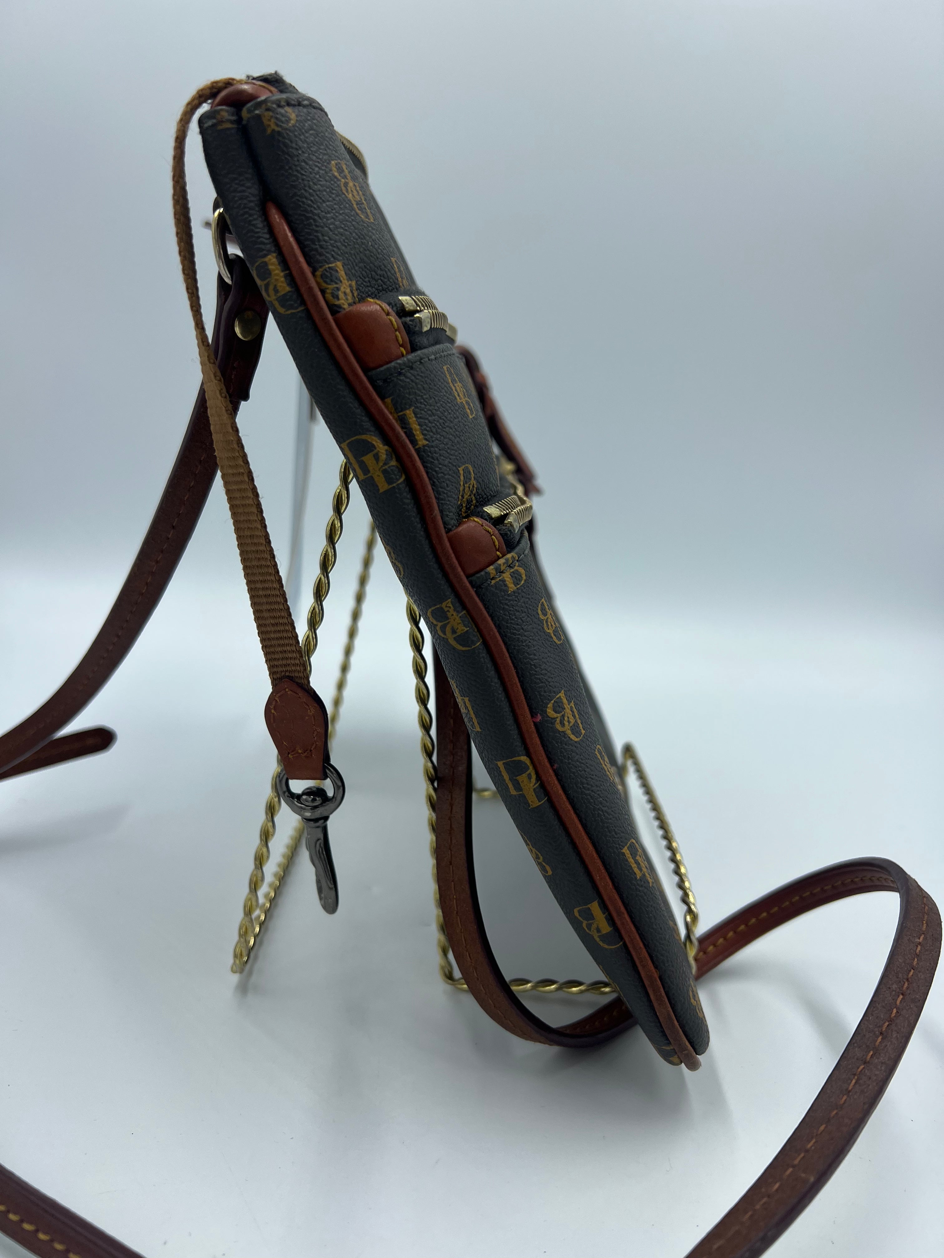 Crossbody Designer Dooney And Bourke. Size Medium