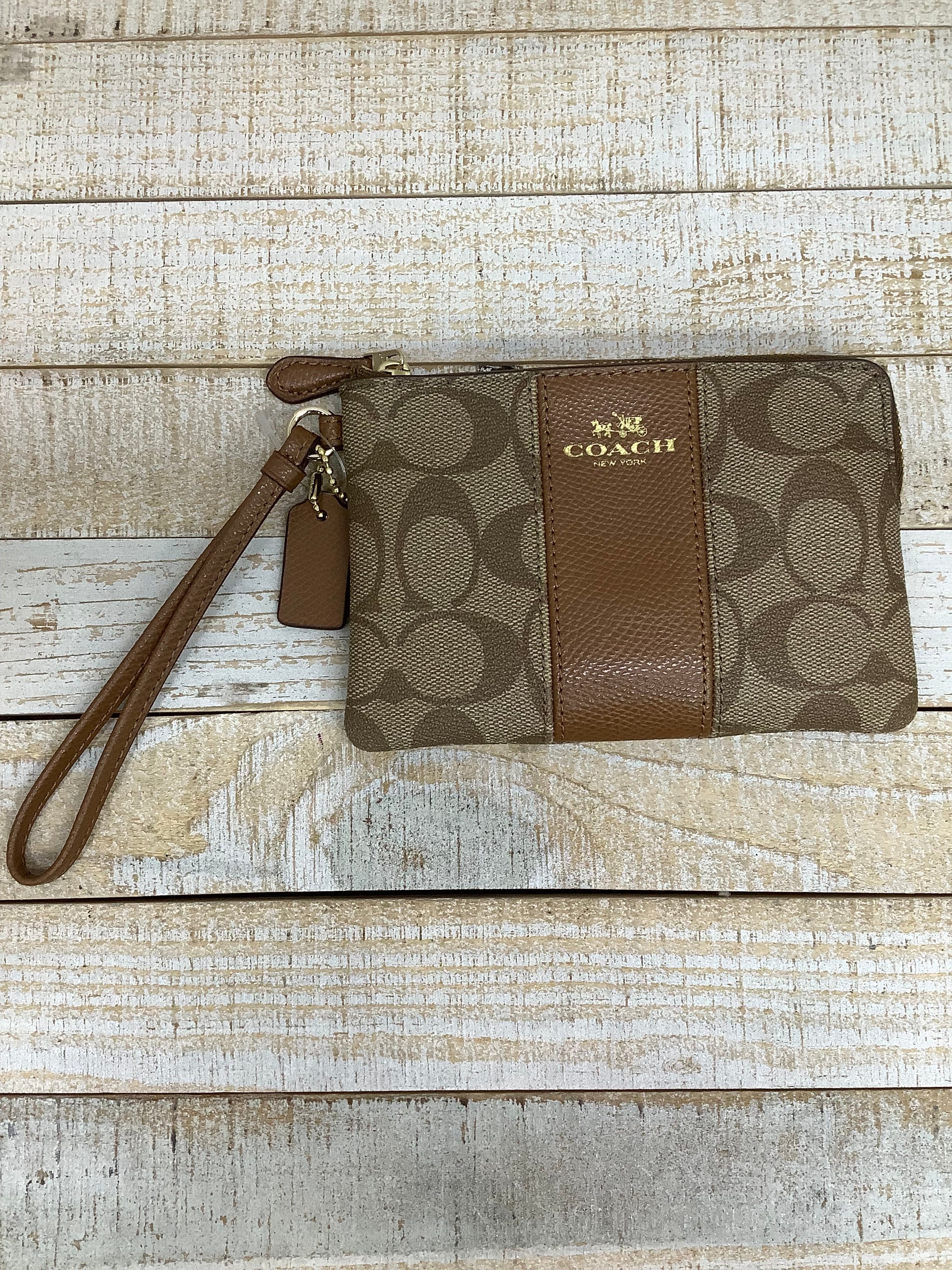 Wristlet Designer by Coach. Size Small