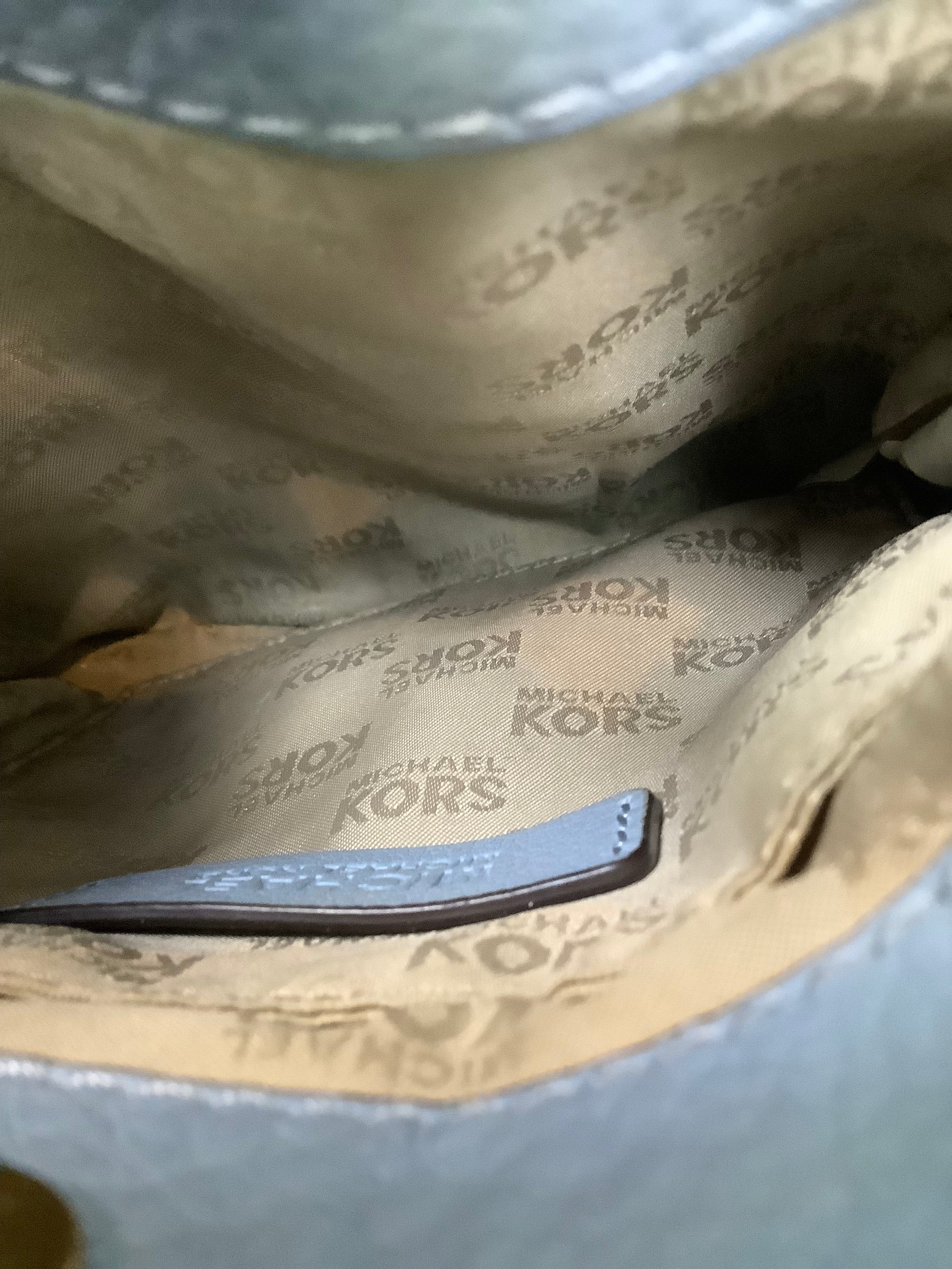 Crossbody Designer Michael Kors. Size Medium