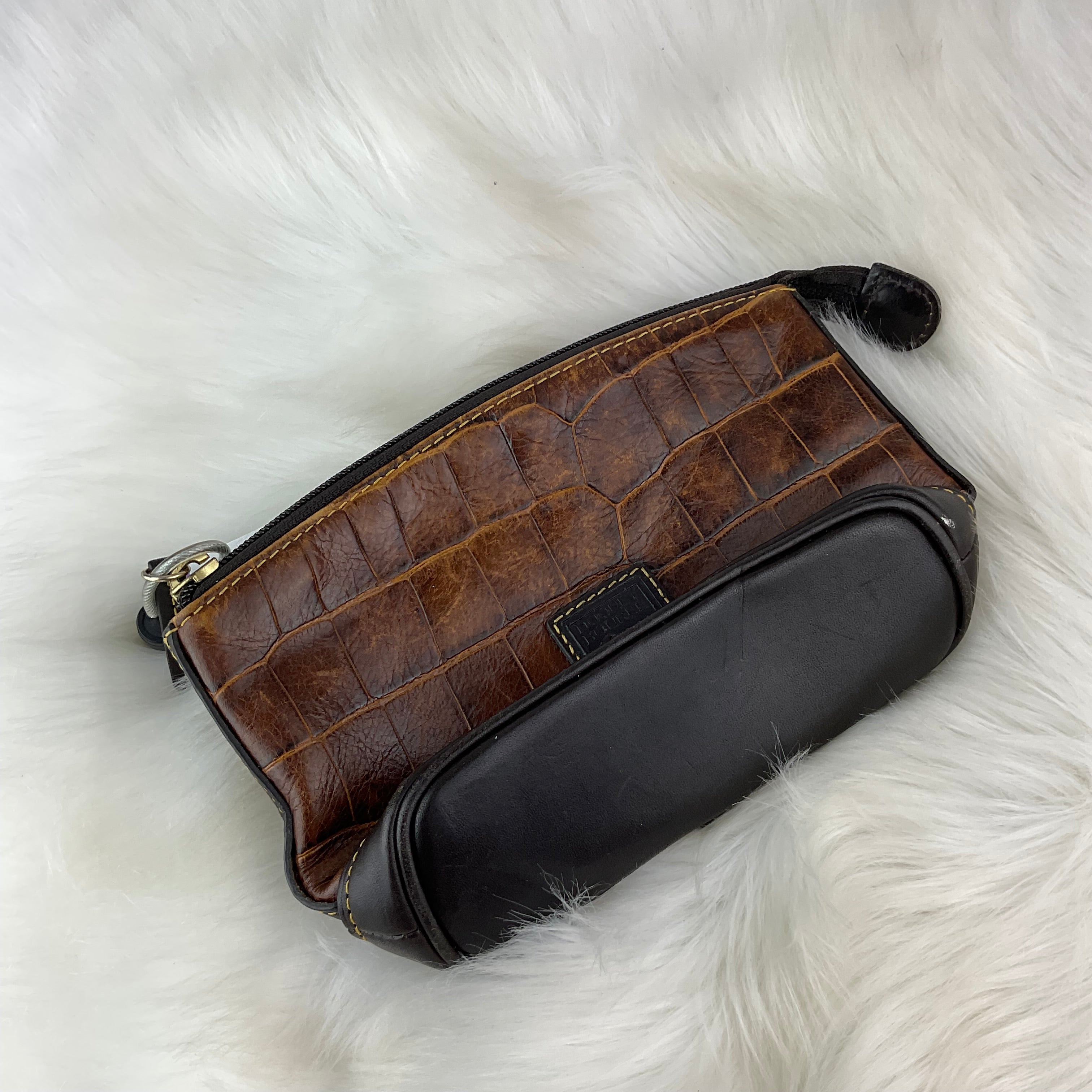 Makeup Bag Designer Dooney And Bourke. Size Small