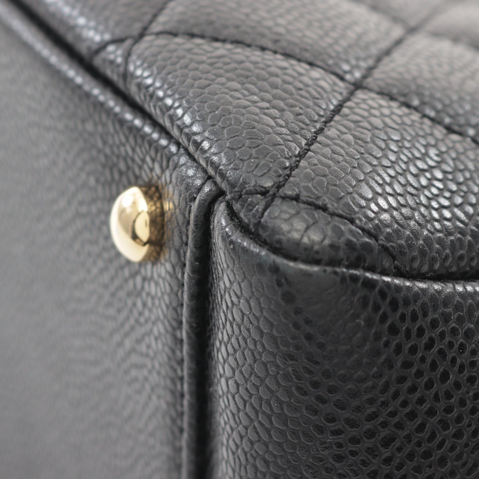 Top Quality Chanel Leather Matelasse Shoulder Bag A18004