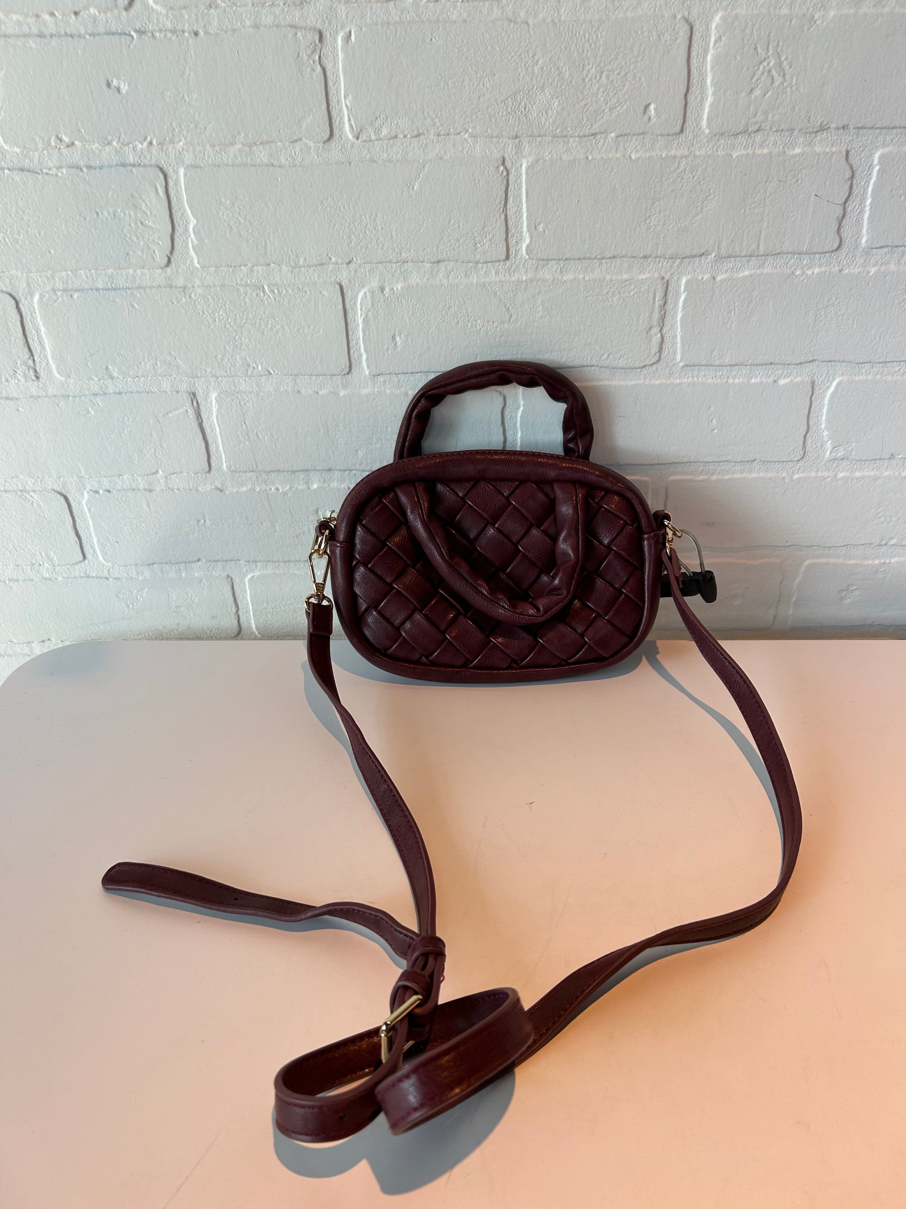 Handbag By Urban Expressions. Size: Small