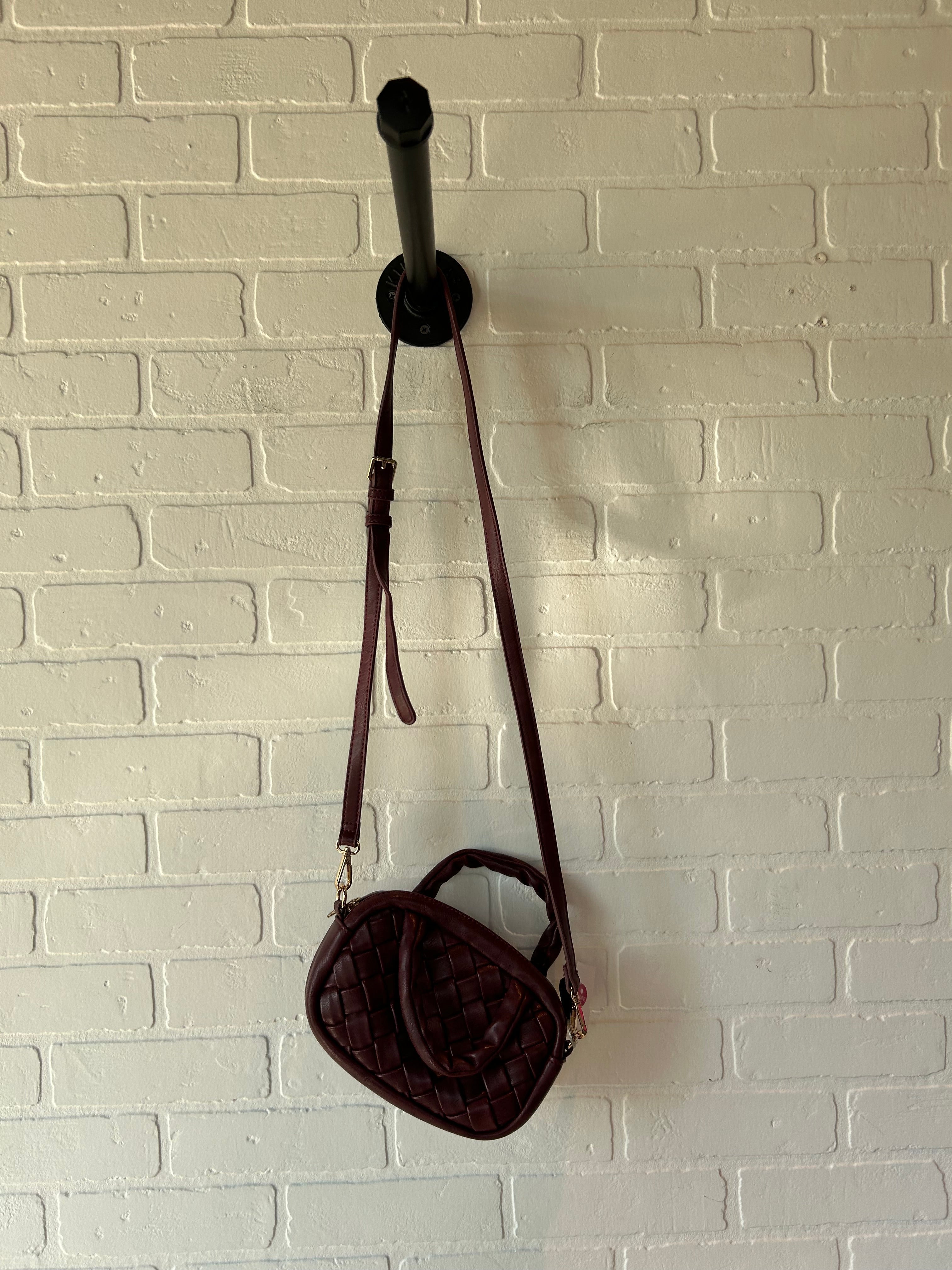 Handbag By Urban Expressions. Size: Small